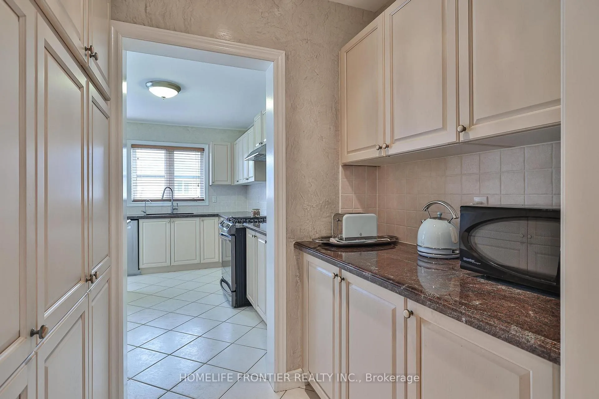 Photo 13 of 110 Red River Crescent, Newmarket, Woodland Hill — HOMEH