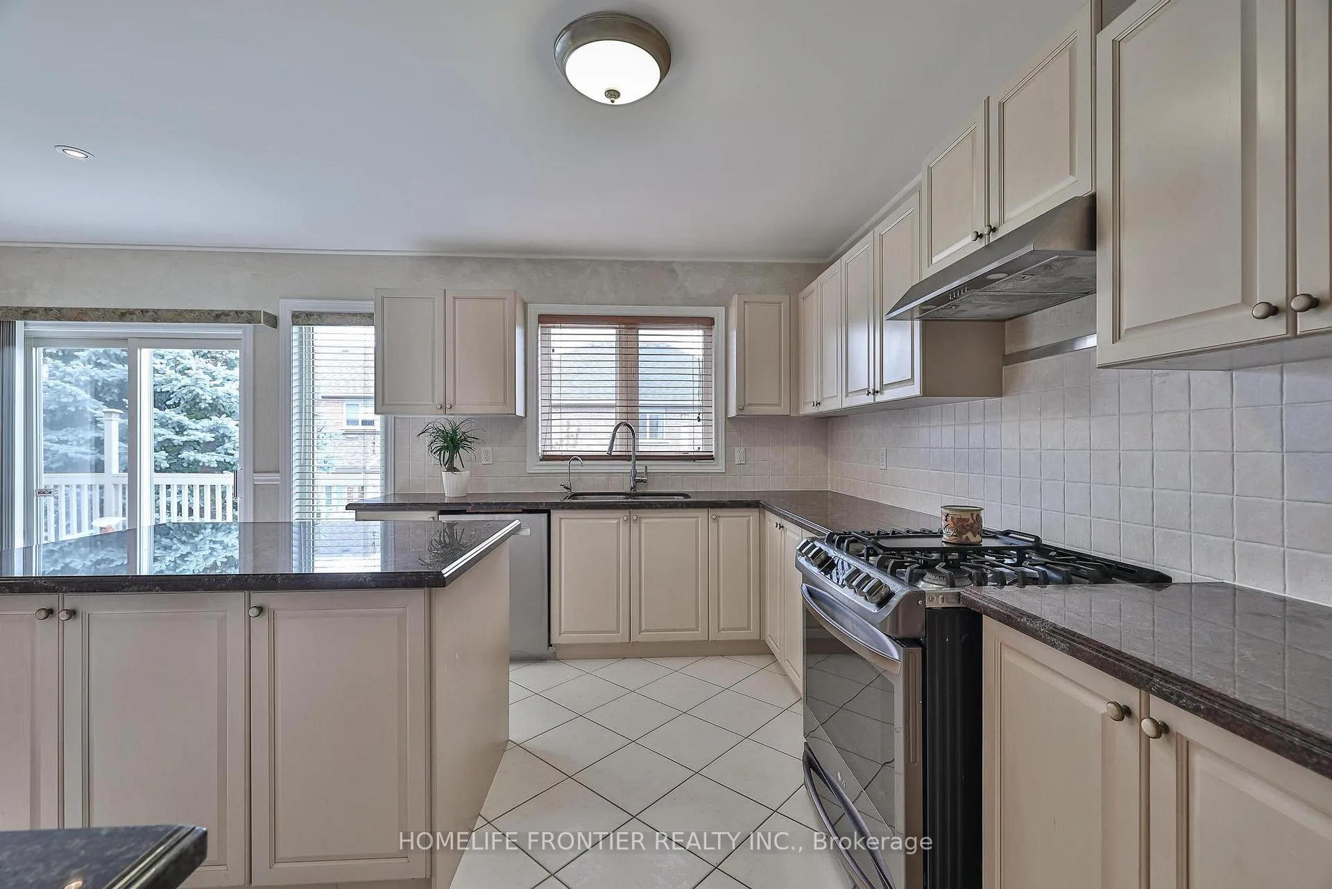 Photo 14 of 110 Red River Crescent, Newmarket, Woodland Hill — HOMEH
