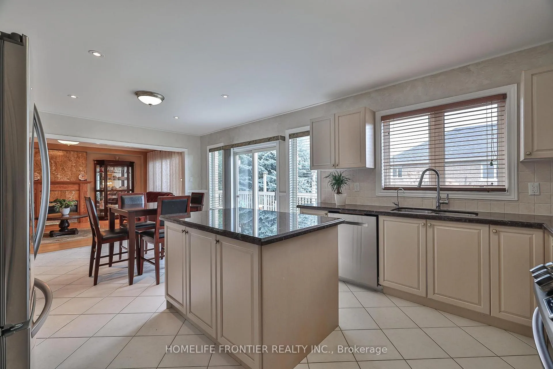 Photo 15 of 110 Red River Crescent, Newmarket, Woodland Hill — HOMEH