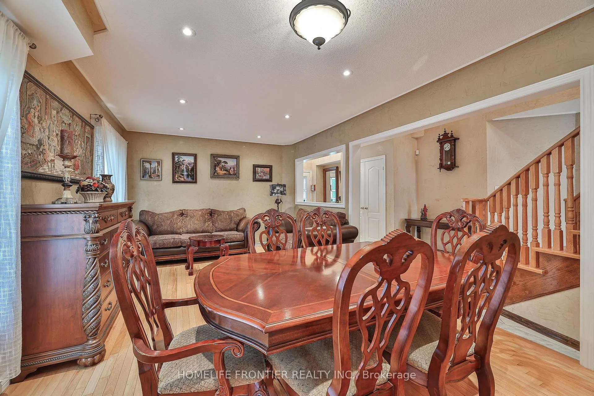 Photo 16 of 110 Red River Crescent, Newmarket, Woodland Hill — HOMEH