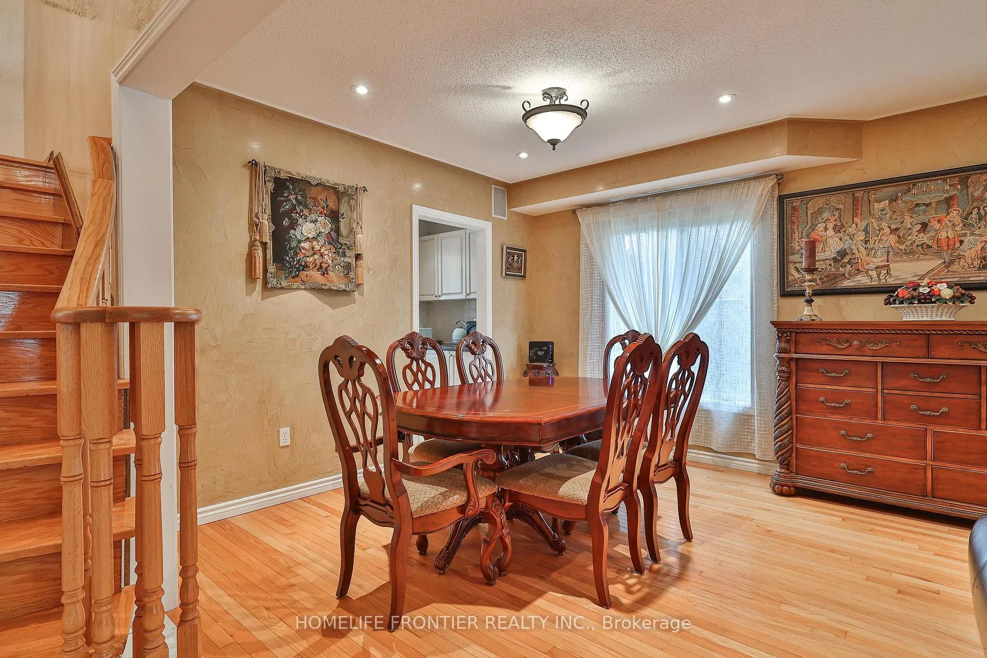 Photo 17 of 110 Red River Crescent, Newmarket, Woodland Hill — HOMEH