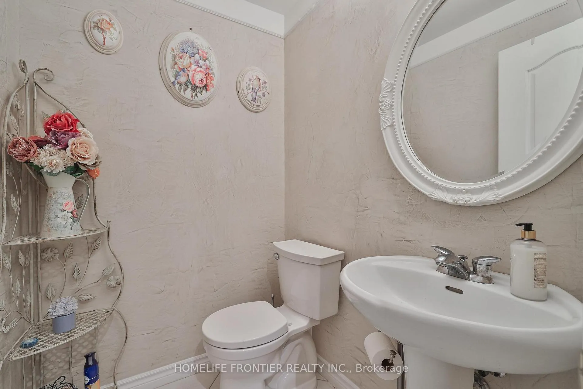 Photo 23 of 110 Red River Crescent, Newmarket, Woodland Hill — HOMEH