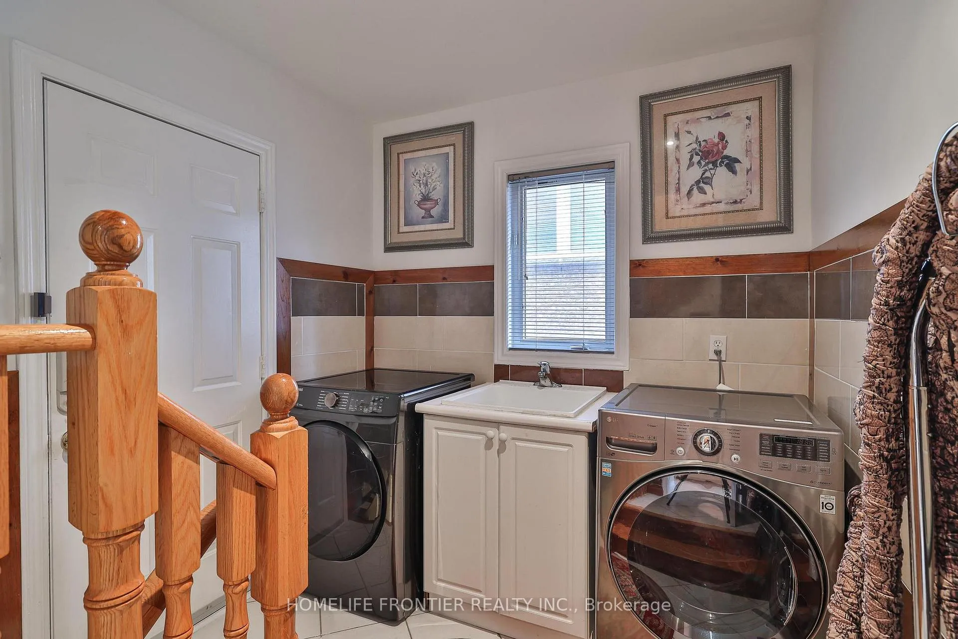 Photo 24 of 110 Red River Crescent, Newmarket, Woodland Hill — HOMEH