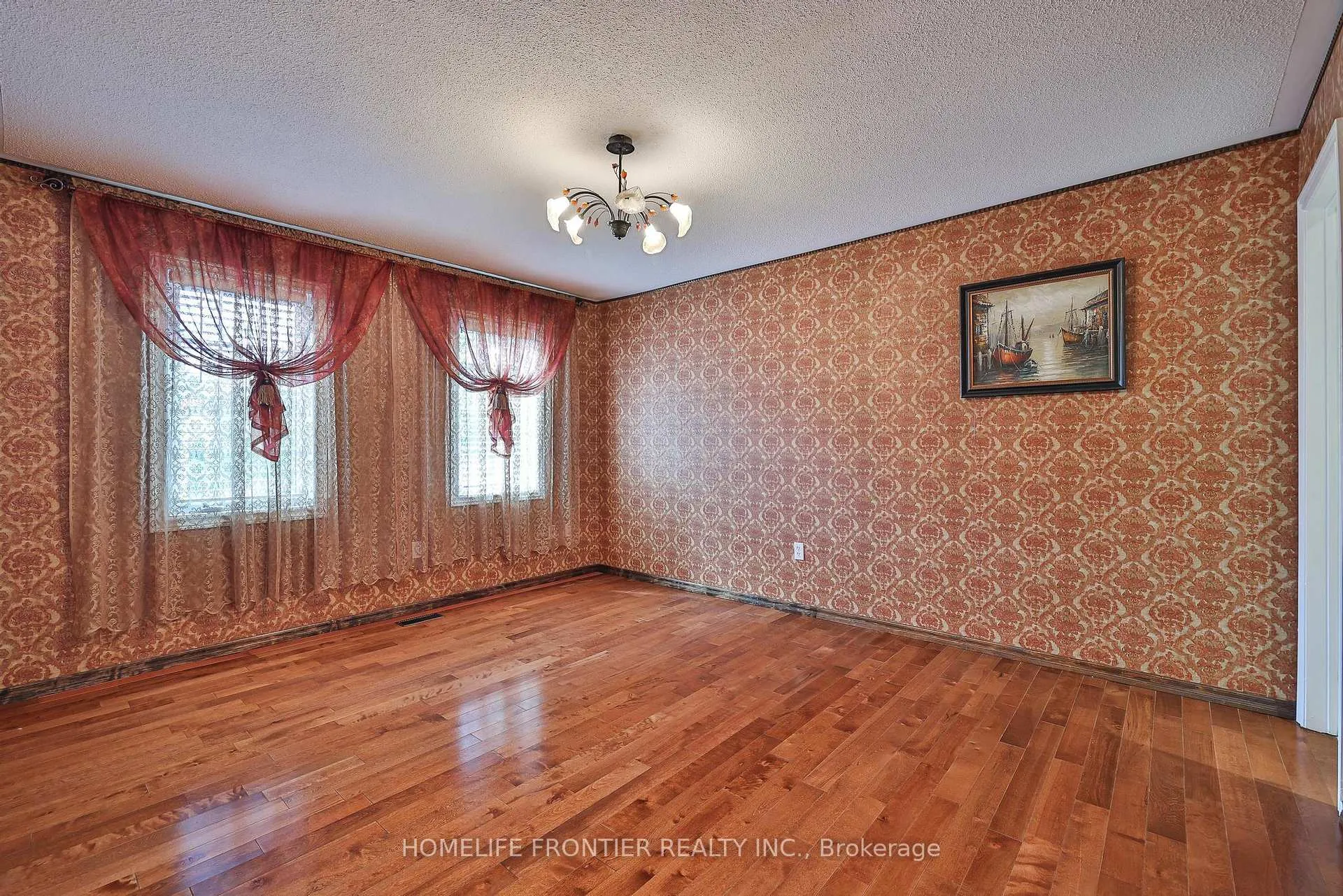 Photo 26 of 110 Red River Crescent, Newmarket, Woodland Hill — HOMEH