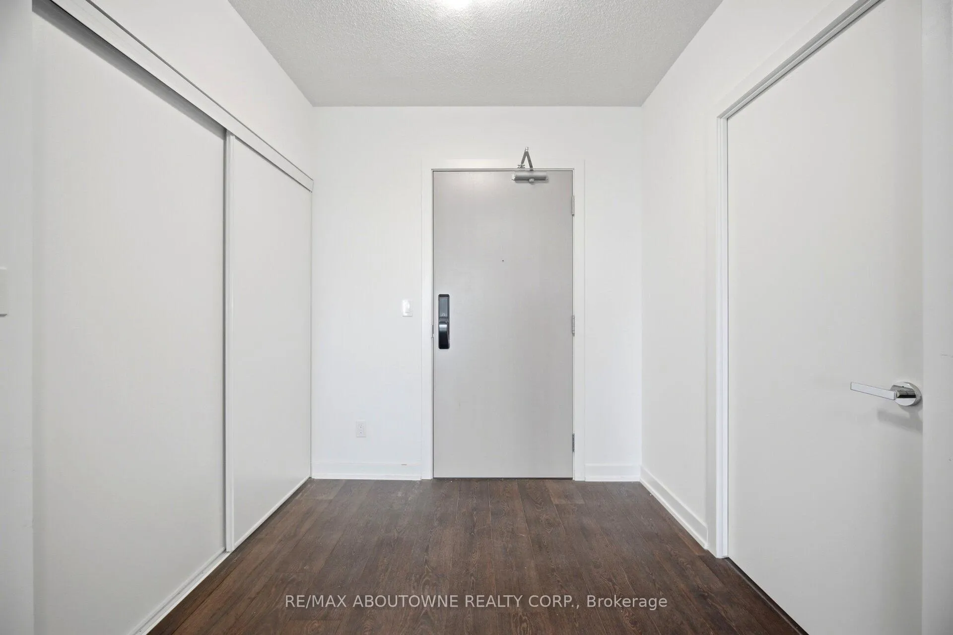 Photo 5 of Unit 508B, 3200 Dakota Common, Burlington, Alton — HOMEH