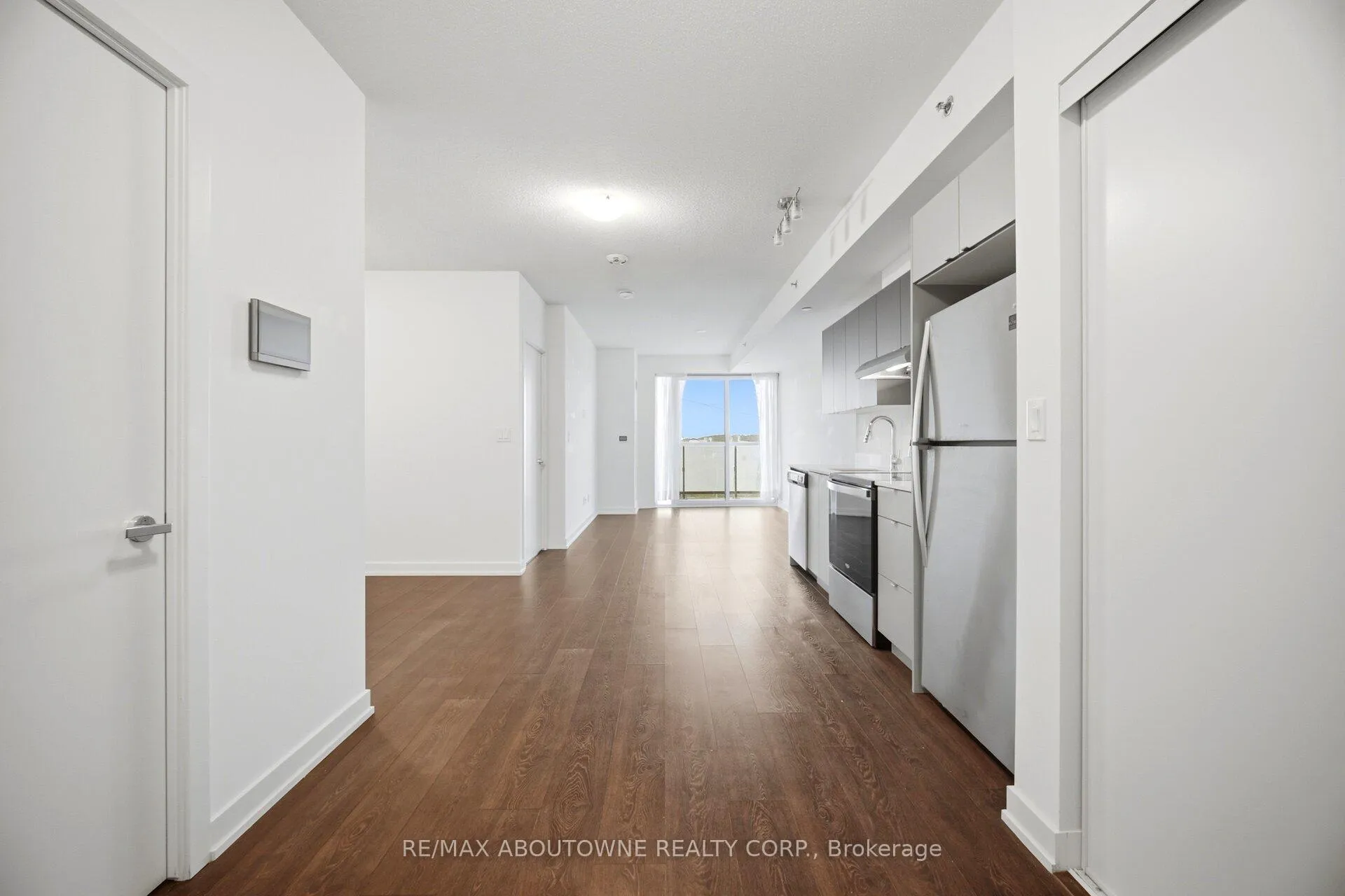 Photo 6 of Unit 508B, 3200 Dakota Common, Burlington, Alton — HOMEH