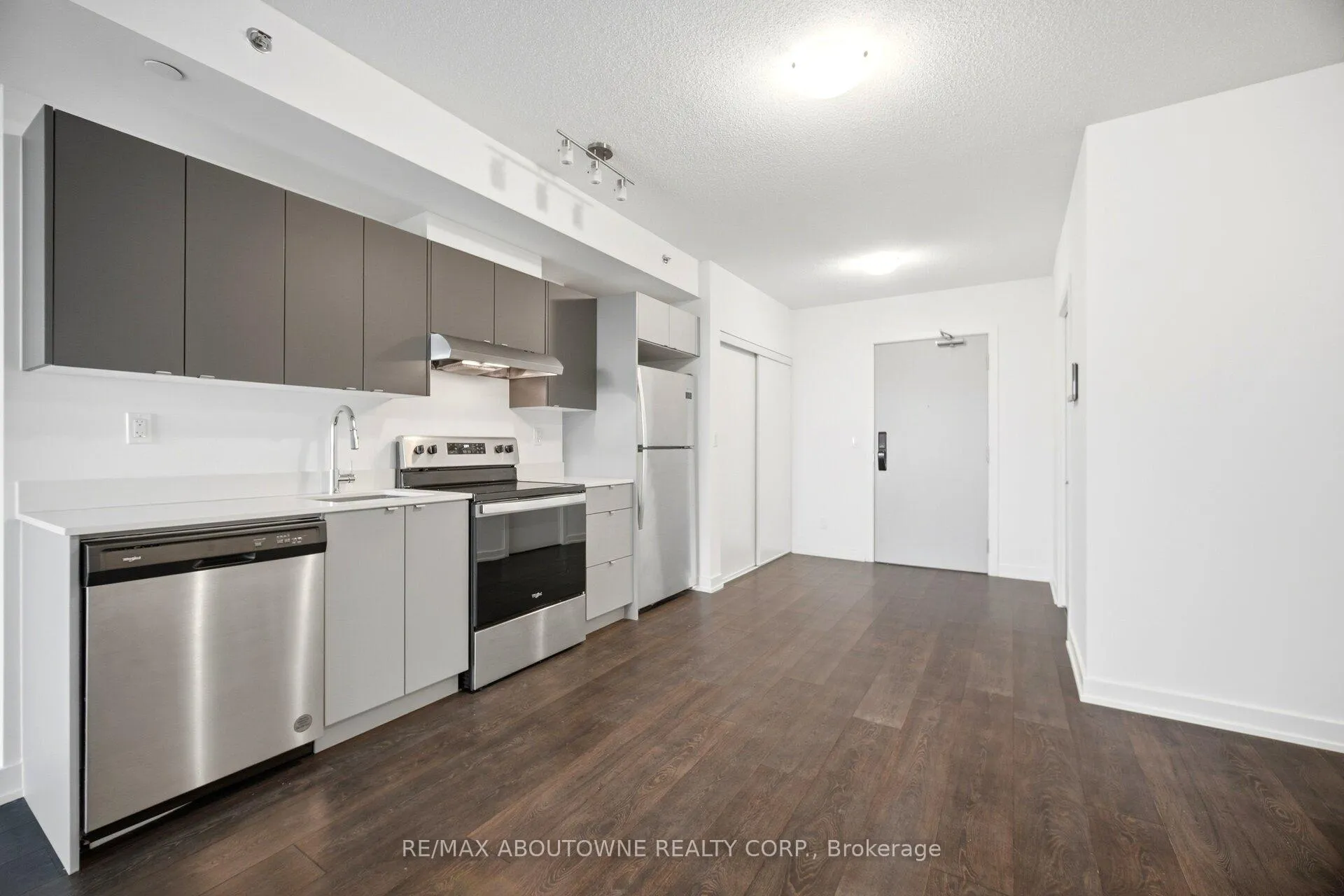Photo 7 of Unit 508B, 3200 Dakota Common, Burlington, Alton — HOMEH