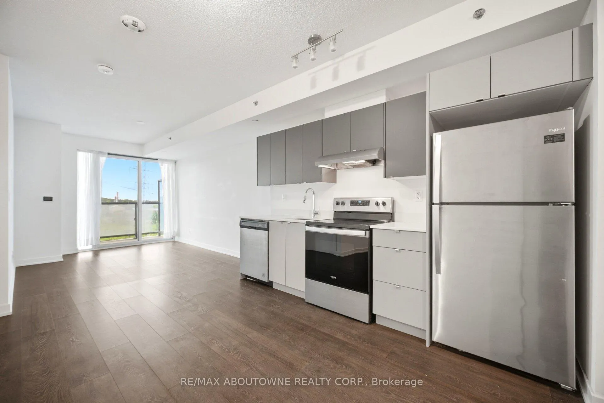 Photo 9 of Unit 508B, 3200 Dakota Common, Burlington, Alton — HOMEH