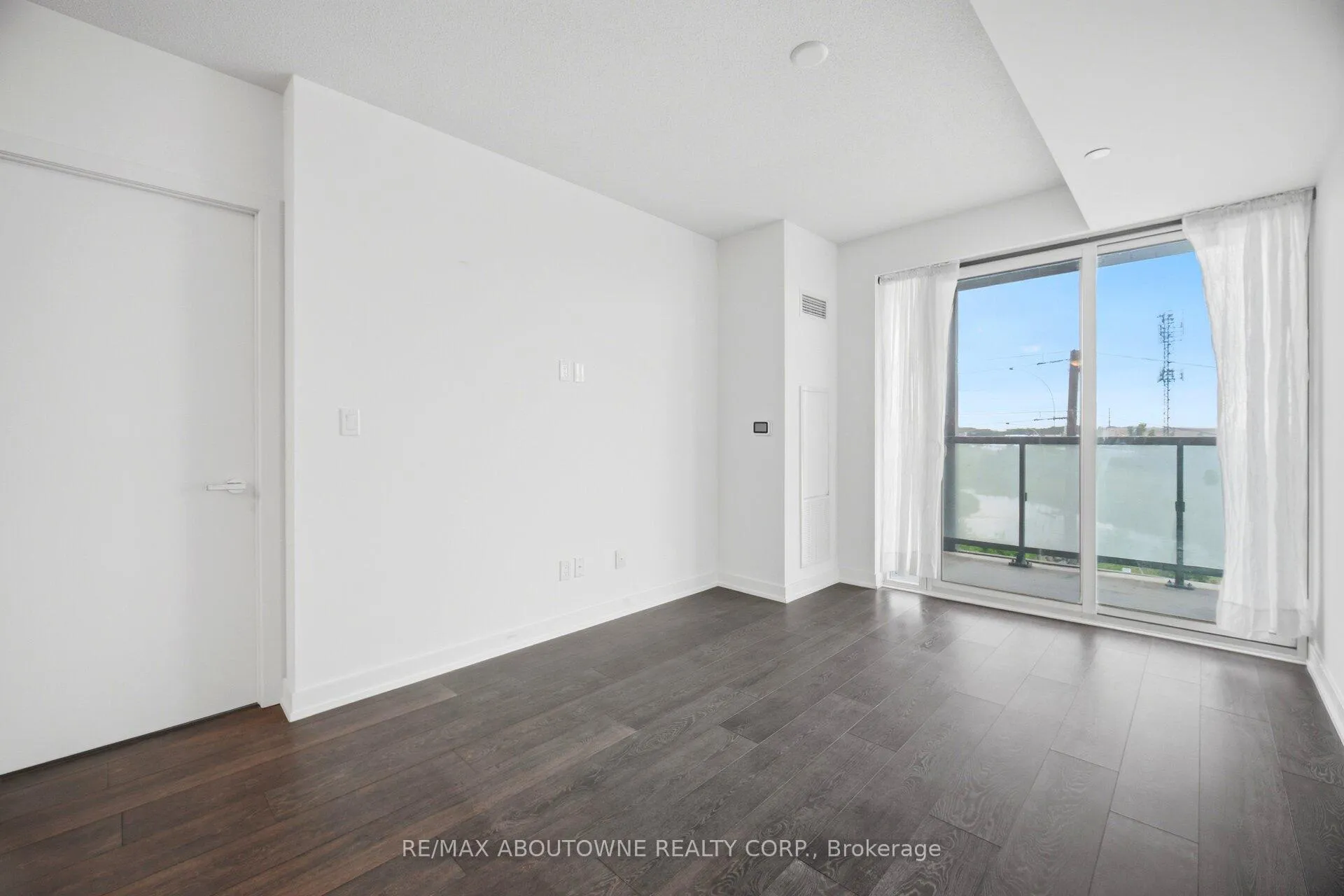 Photo 13 of Unit 508B, 3200 Dakota Common, Burlington, Alton — HOMEH