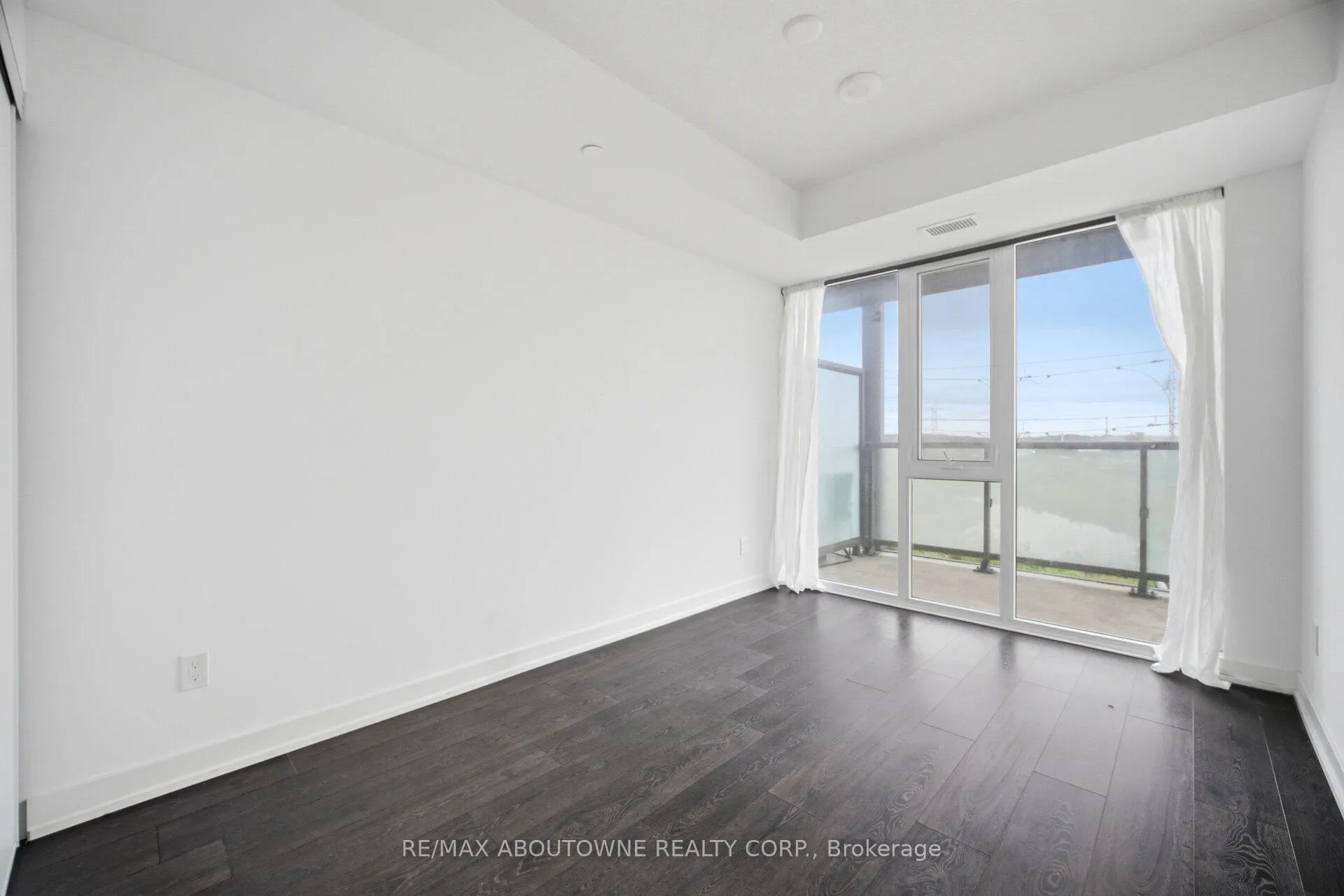 Photo 18 of Unit 508B, 3200 Dakota Common, Burlington, Alton — HOMEH