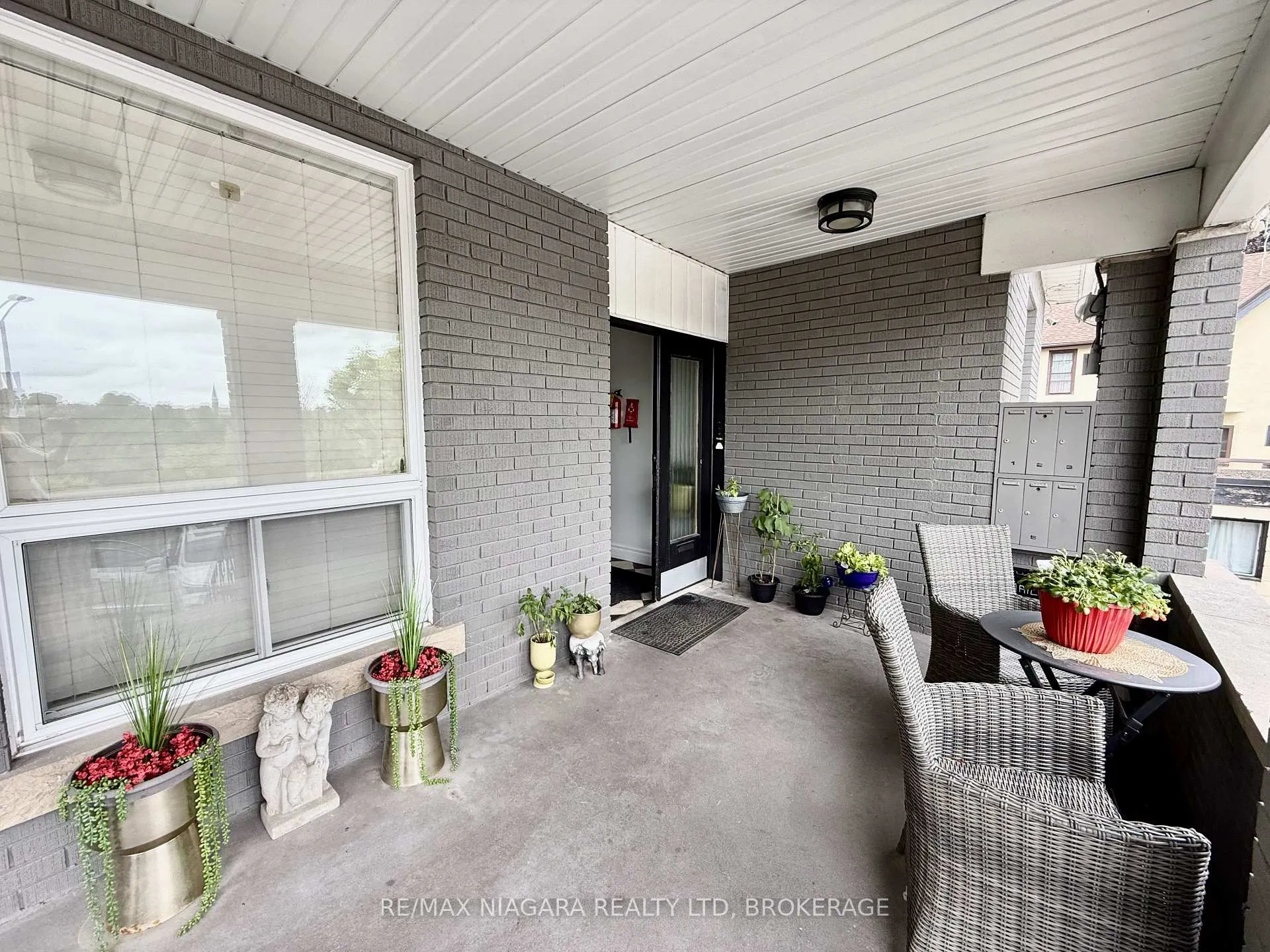 Photo 2 of Unit Unit 6, 4691 River Road, Niagara Falls, Downtown — HOMEH