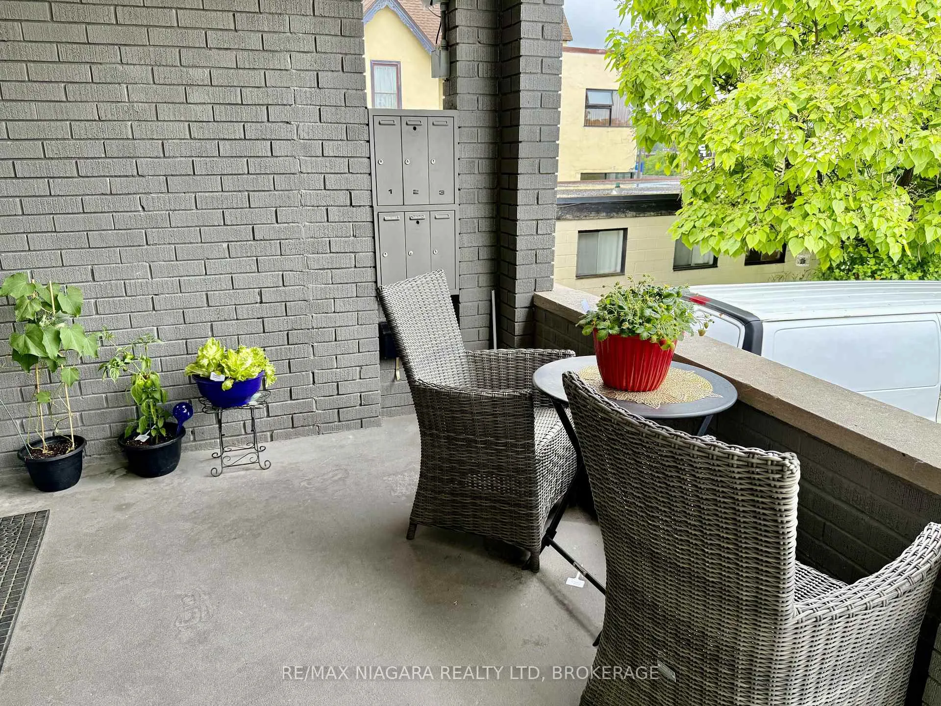 Photo 4 of Unit Unit 6, 4691 River Road, Niagara Falls, Downtown — HOMEH