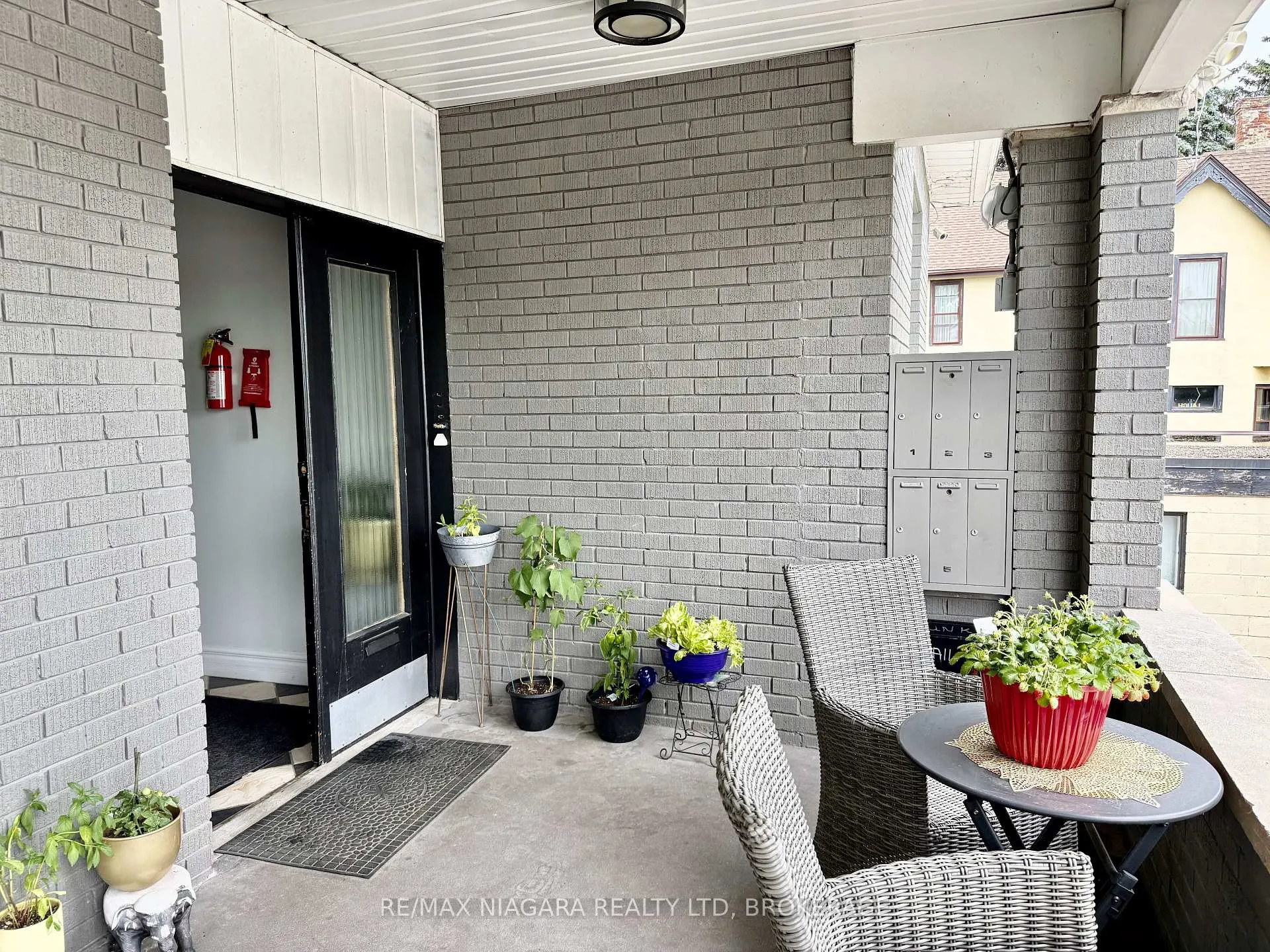 Photo 5 of Unit Unit 6, 4691 River Road, Niagara Falls, Downtown — HOMEH