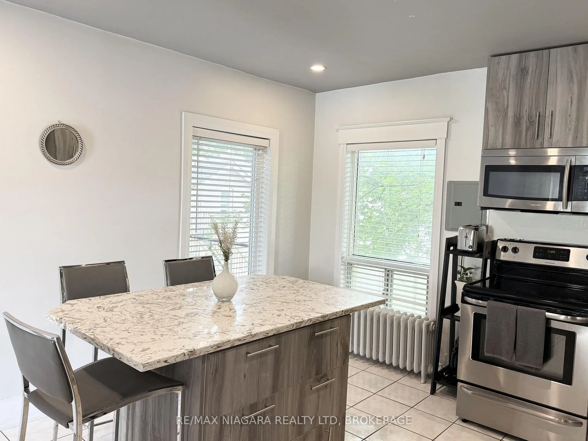 Photo 10 of Unit Unit 6, 4691 River Road, Niagara Falls, Downtown — HOMEH