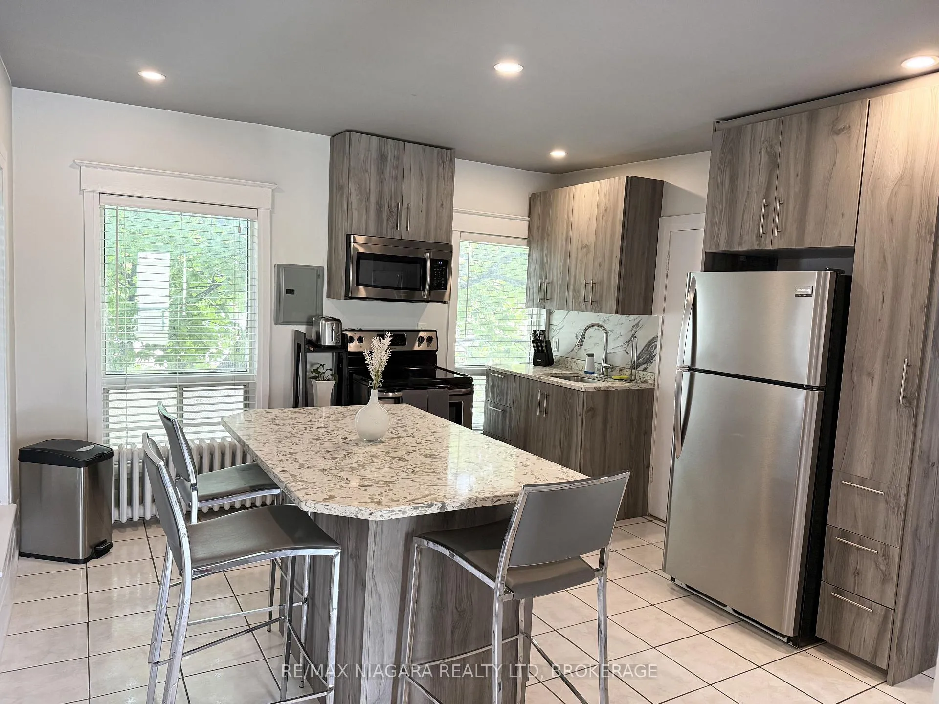 Photo 11 of Unit Unit 6, 4691 River Road, Niagara Falls, Downtown — HOMEH