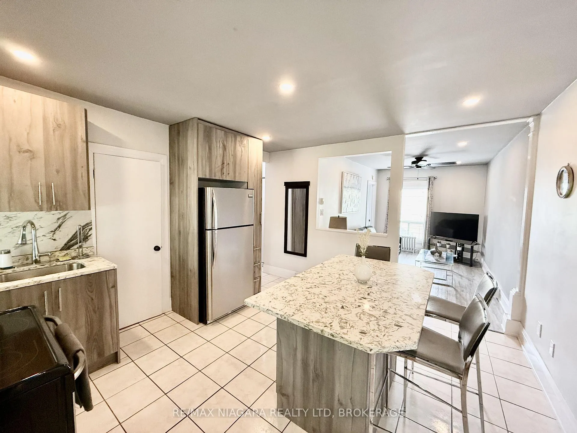 Photo 13 of Unit Unit 6, 4691 River Road, Niagara Falls, Downtown — HOMEH
