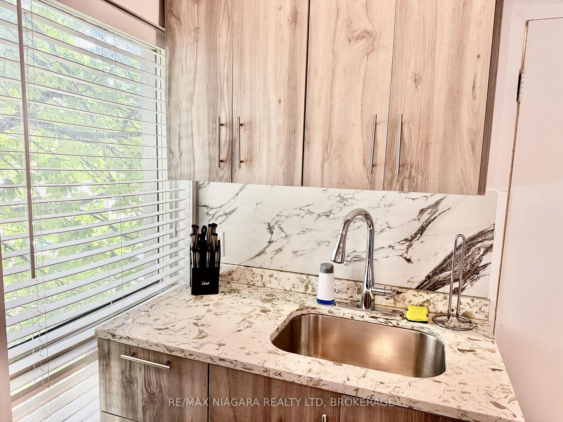 Photo 14 of Unit Unit 6, 4691 River Road, Niagara Falls, Downtown — HOMEH