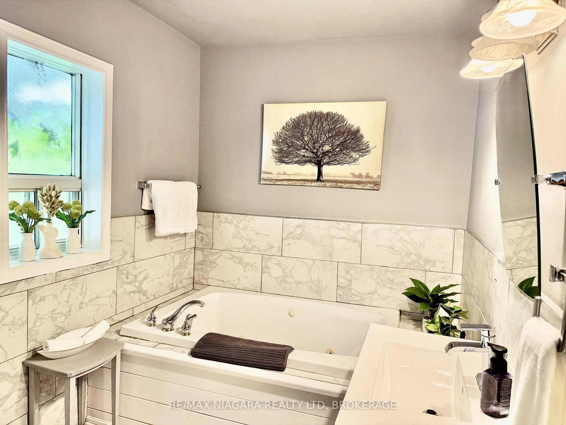 Photo 15 of Unit Unit 6, 4691 River Road, Niagara Falls, Downtown — HOMEH