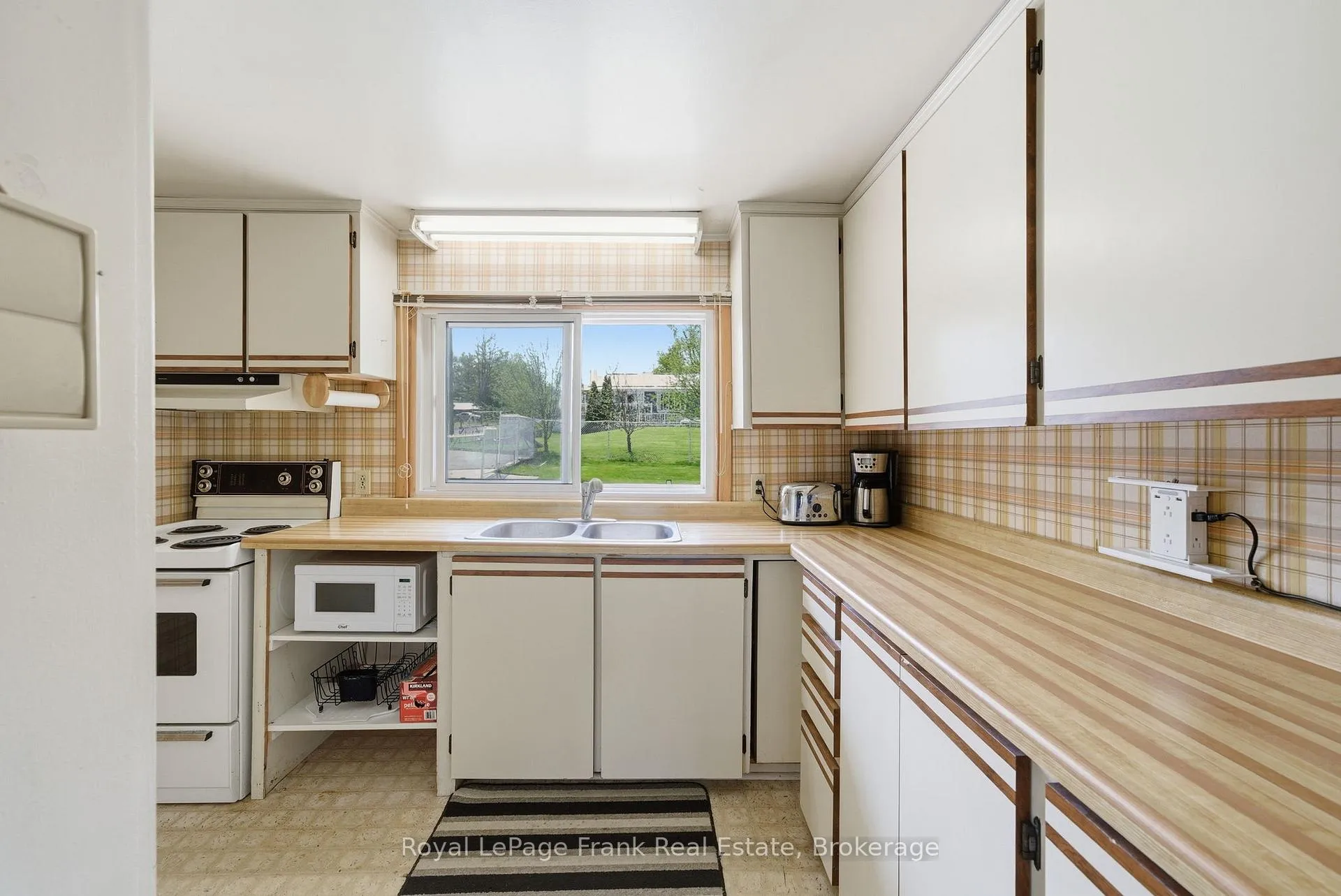 Photo 11 of 54 Butternut Drive, Kawartha Lakes, Fenelon — HOMEH