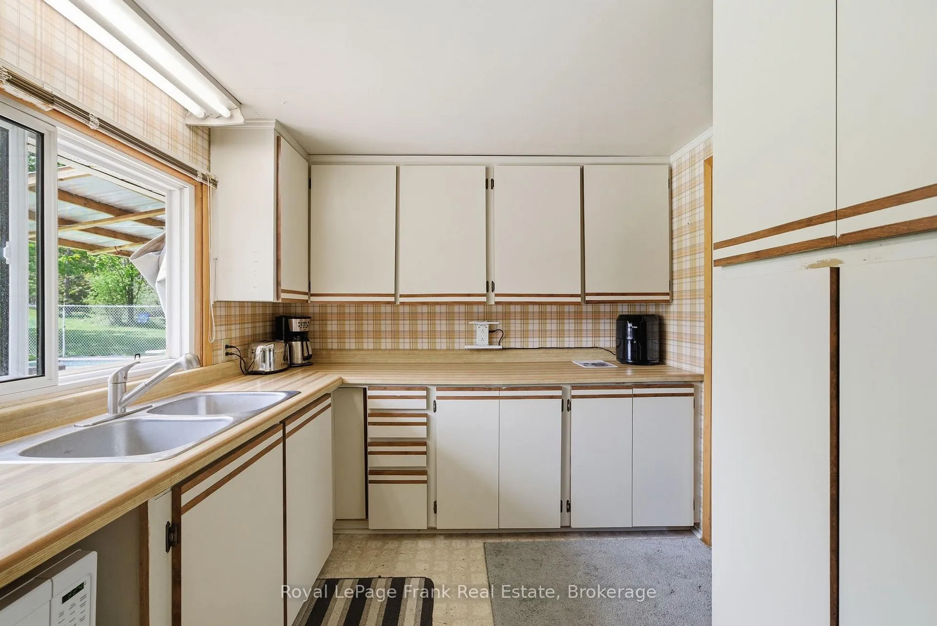 Photo 13 of 54 Butternut Drive, Kawartha Lakes, Fenelon — HOMEH