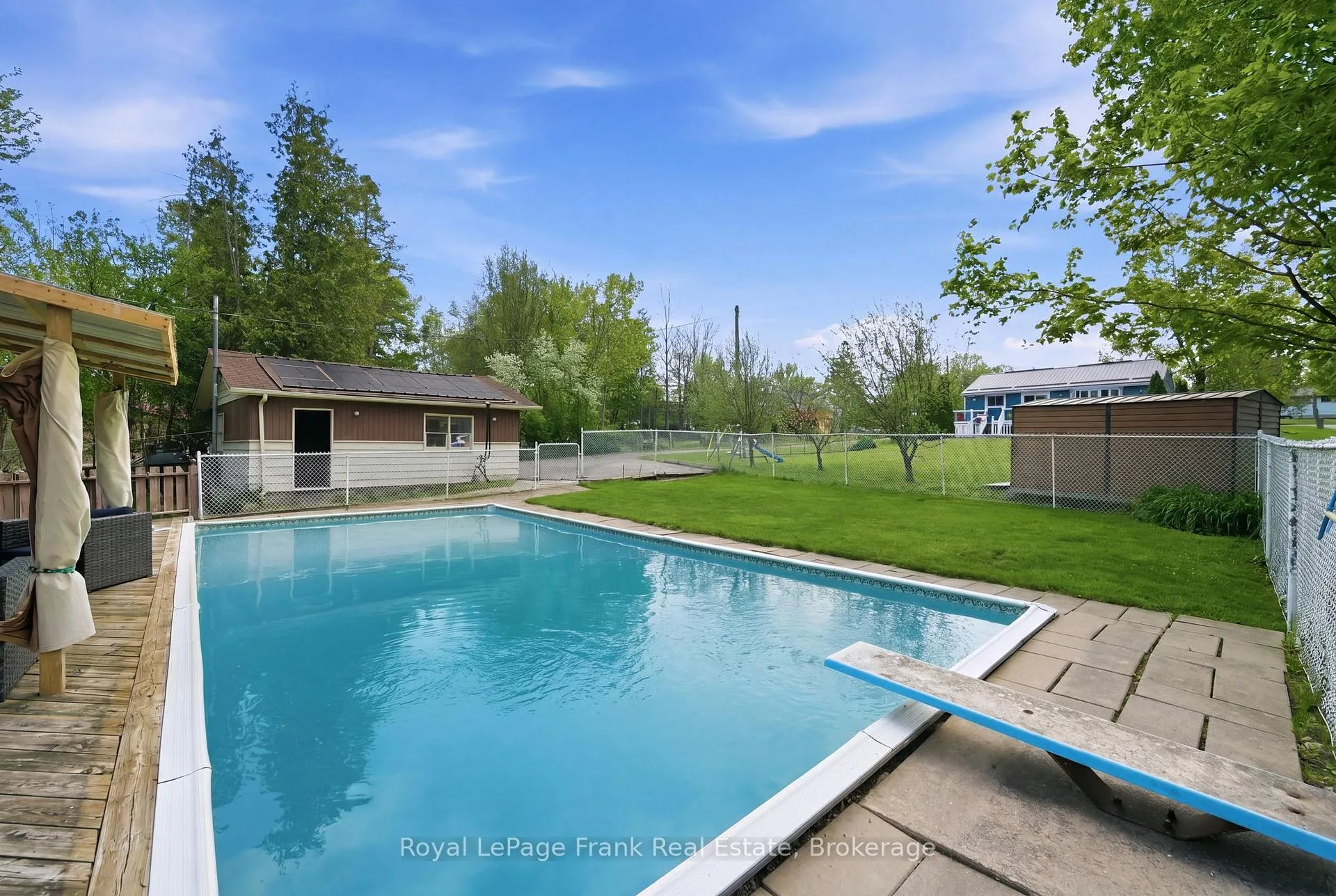 Photo 38 of 54 Butternut Drive, Kawartha Lakes, Fenelon — HOMEH