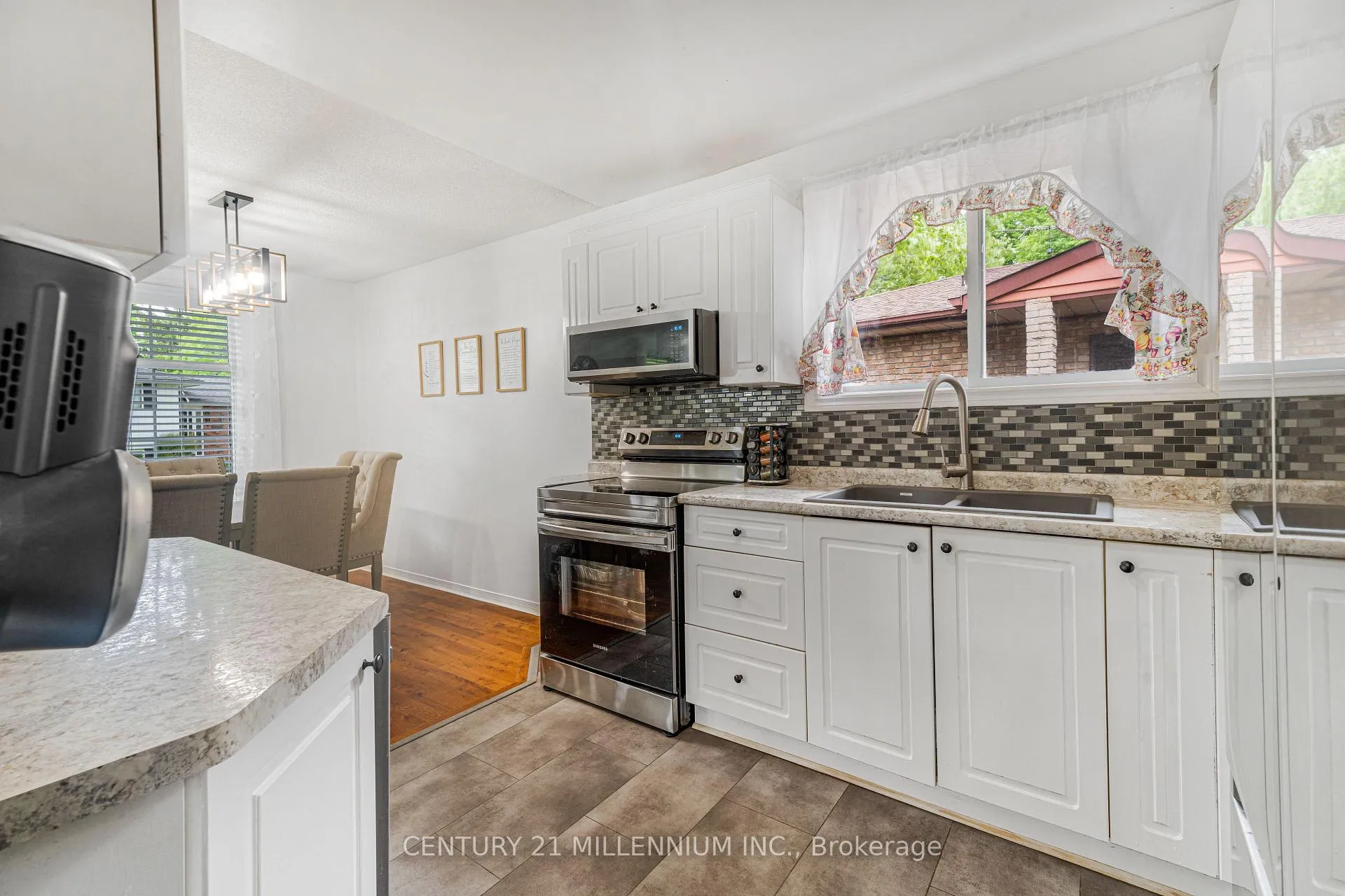 Photo 12 of 6182 Johnson Drive, Niagara Falls, Church's Lane — HOMEH
