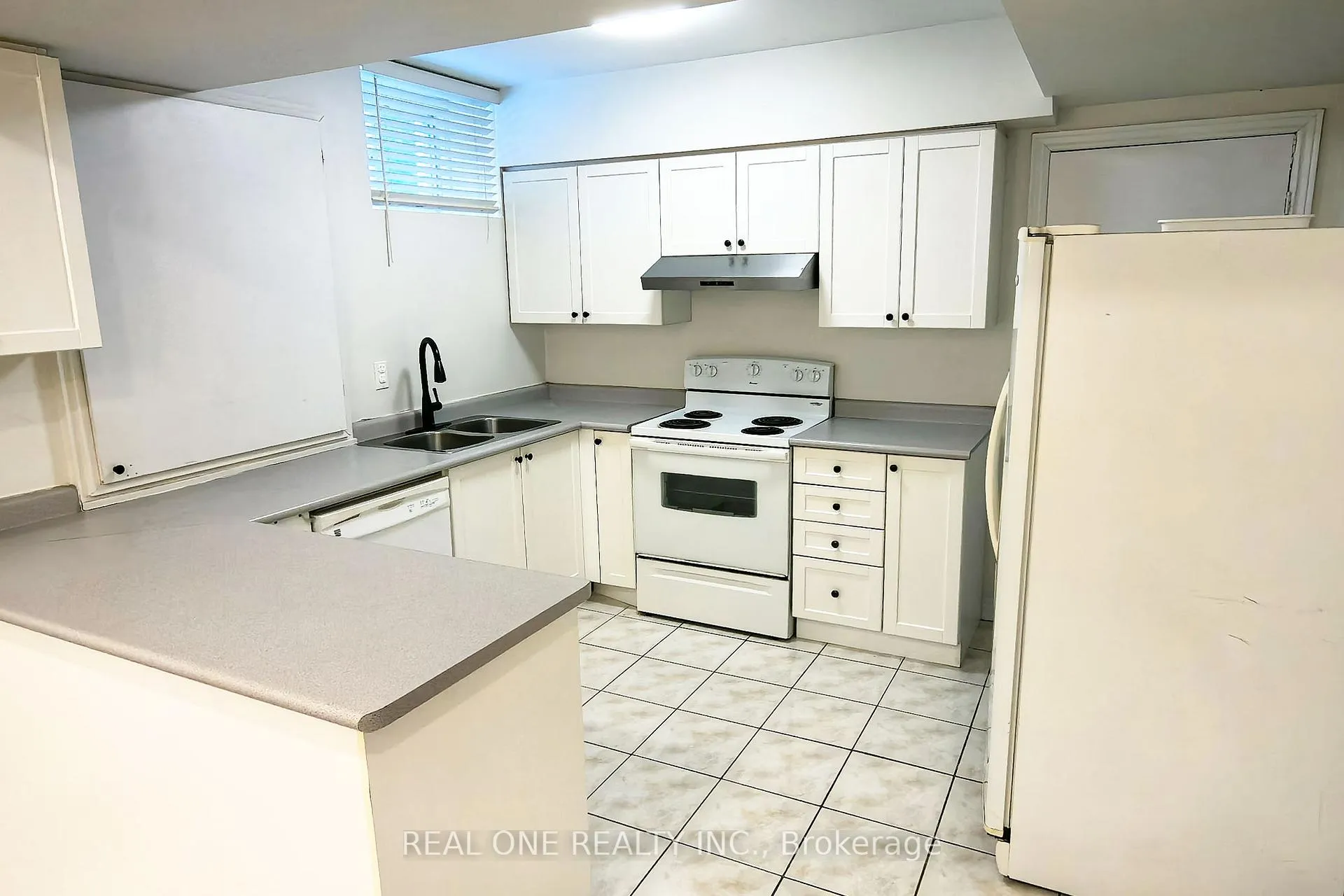 Photo 10 of Unit BASEMENT, 301 Weldrick Road E, Richmond Hill, Observatory — HOMEH