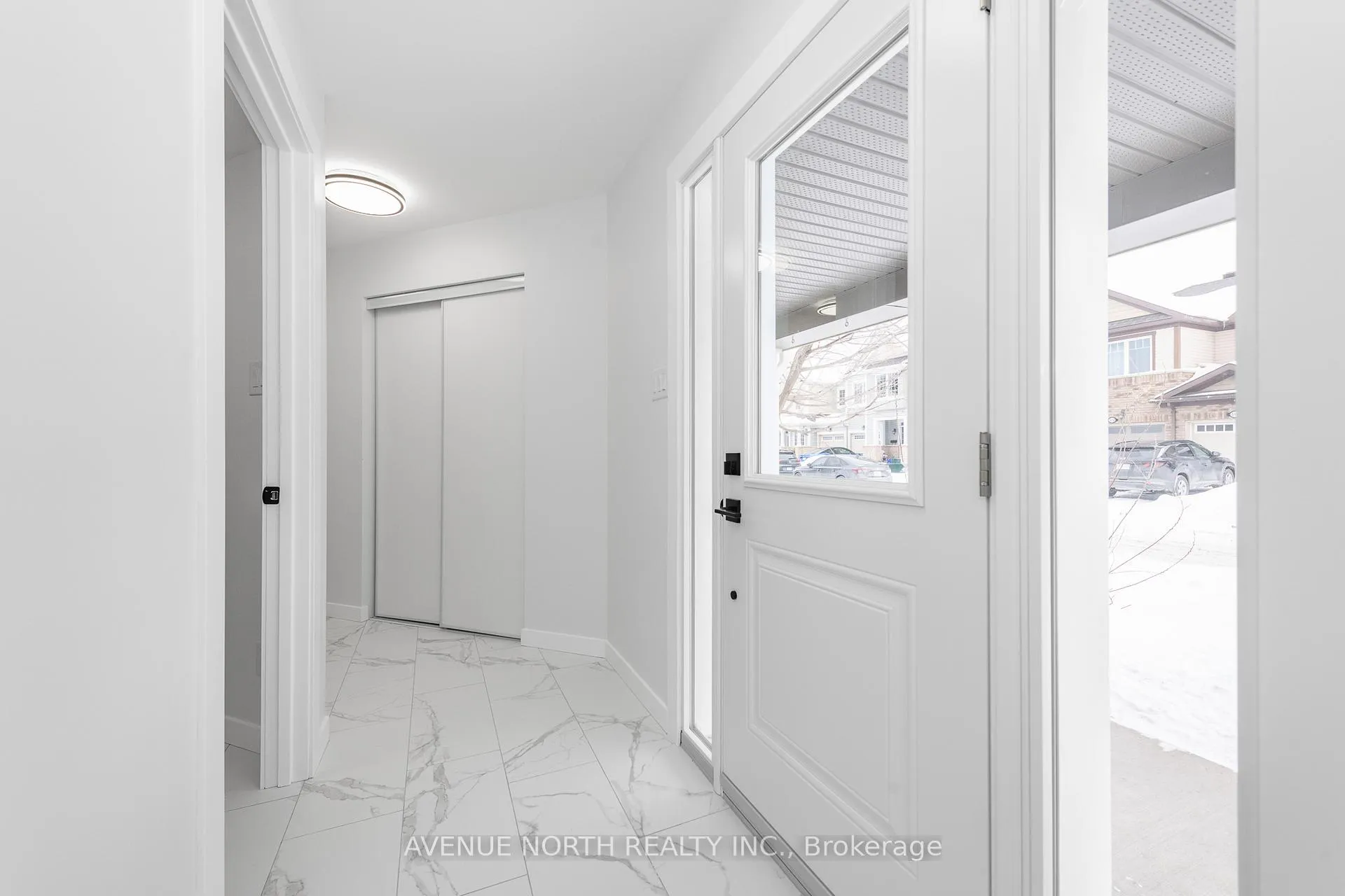 Photo 5 of 10 Streambank Street, Ottawa, Kanata - Emerald Meadows/Trailwest — HOMEH