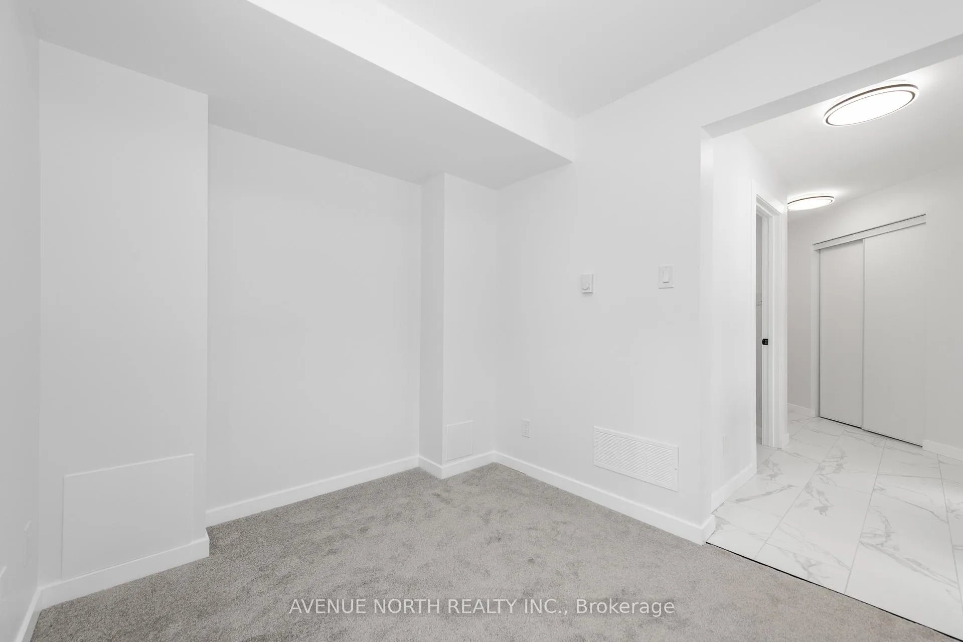 Photo 7 of 10 Streambank Street, Ottawa, Kanata - Emerald Meadows/Trailwest — HOMEH