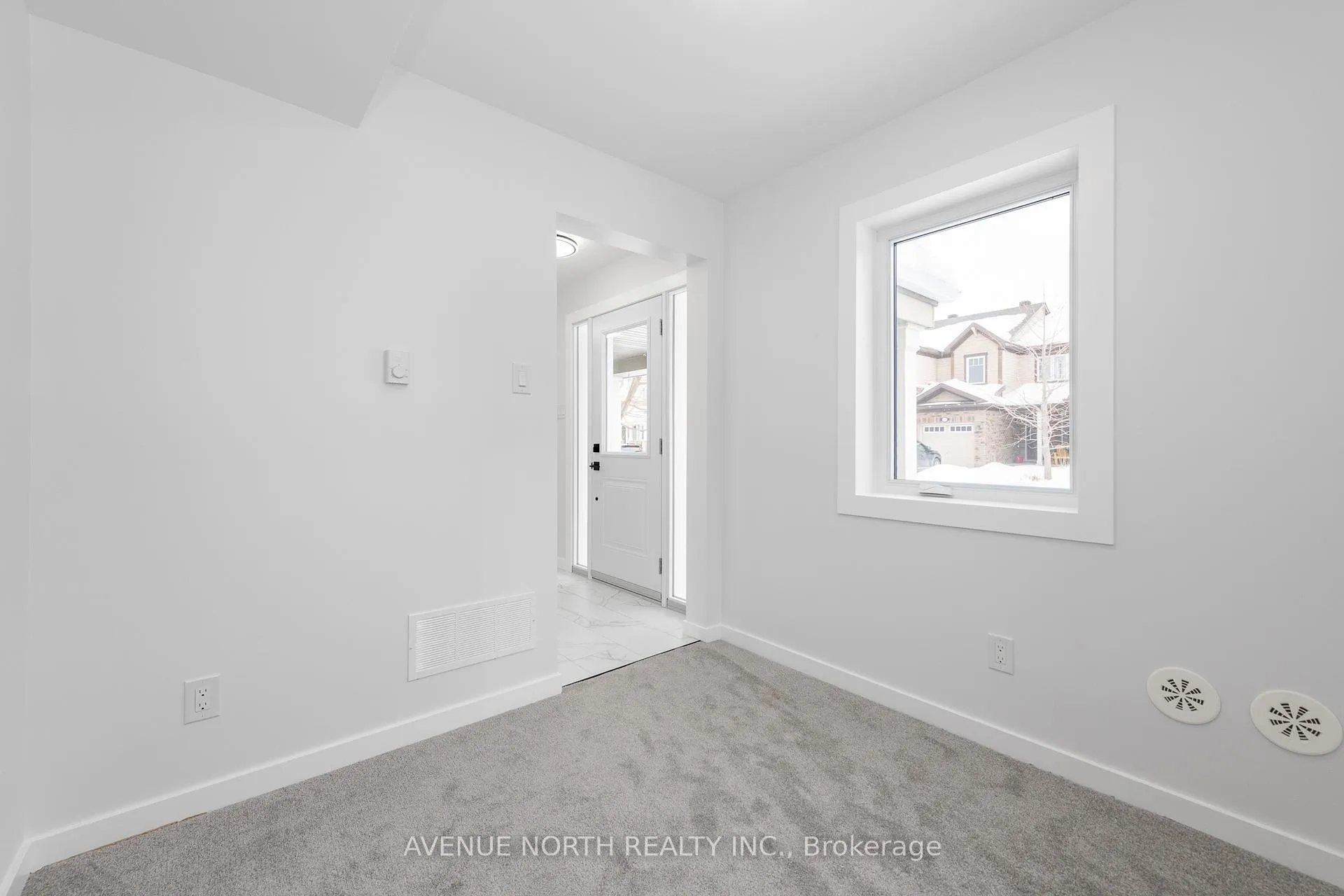 Photo 8 of 10 Streambank Street, Ottawa, Kanata - Emerald Meadows/Trailwest — HOMEH