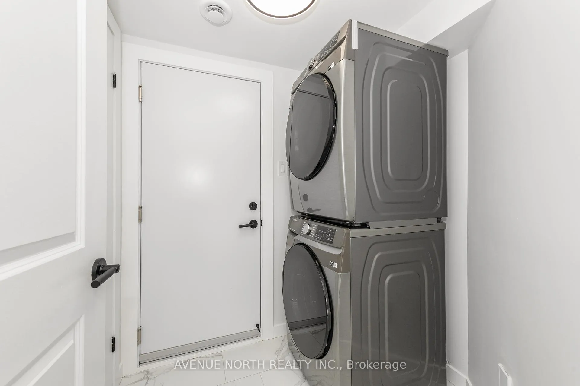 Photo 9 of 10 Streambank Street, Ottawa, Kanata - Emerald Meadows/Trailwest — HOMEH