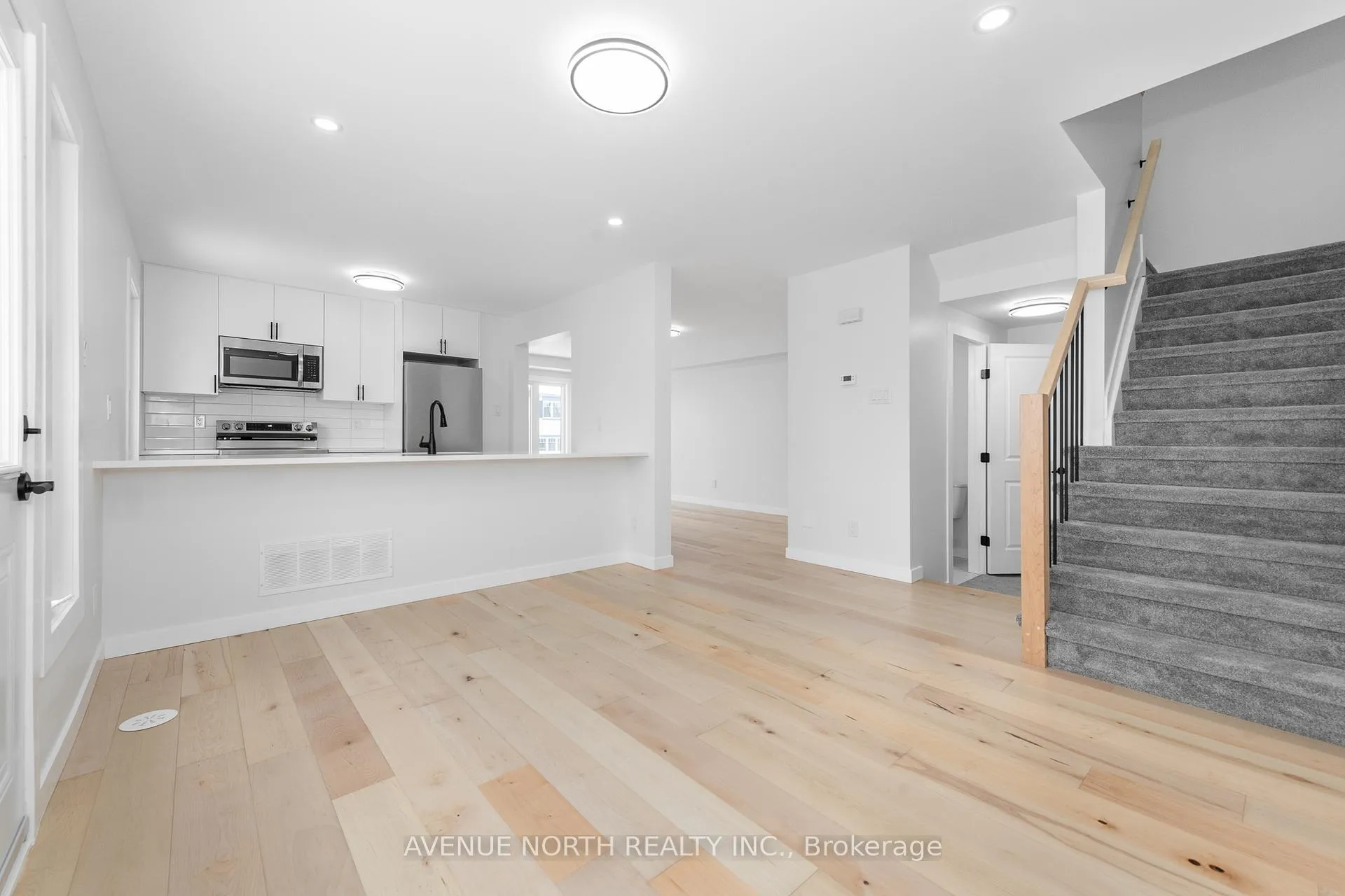Photo 13 of 10 Streambank Street, Ottawa, Kanata - Emerald Meadows/Trailwest — HOMEH