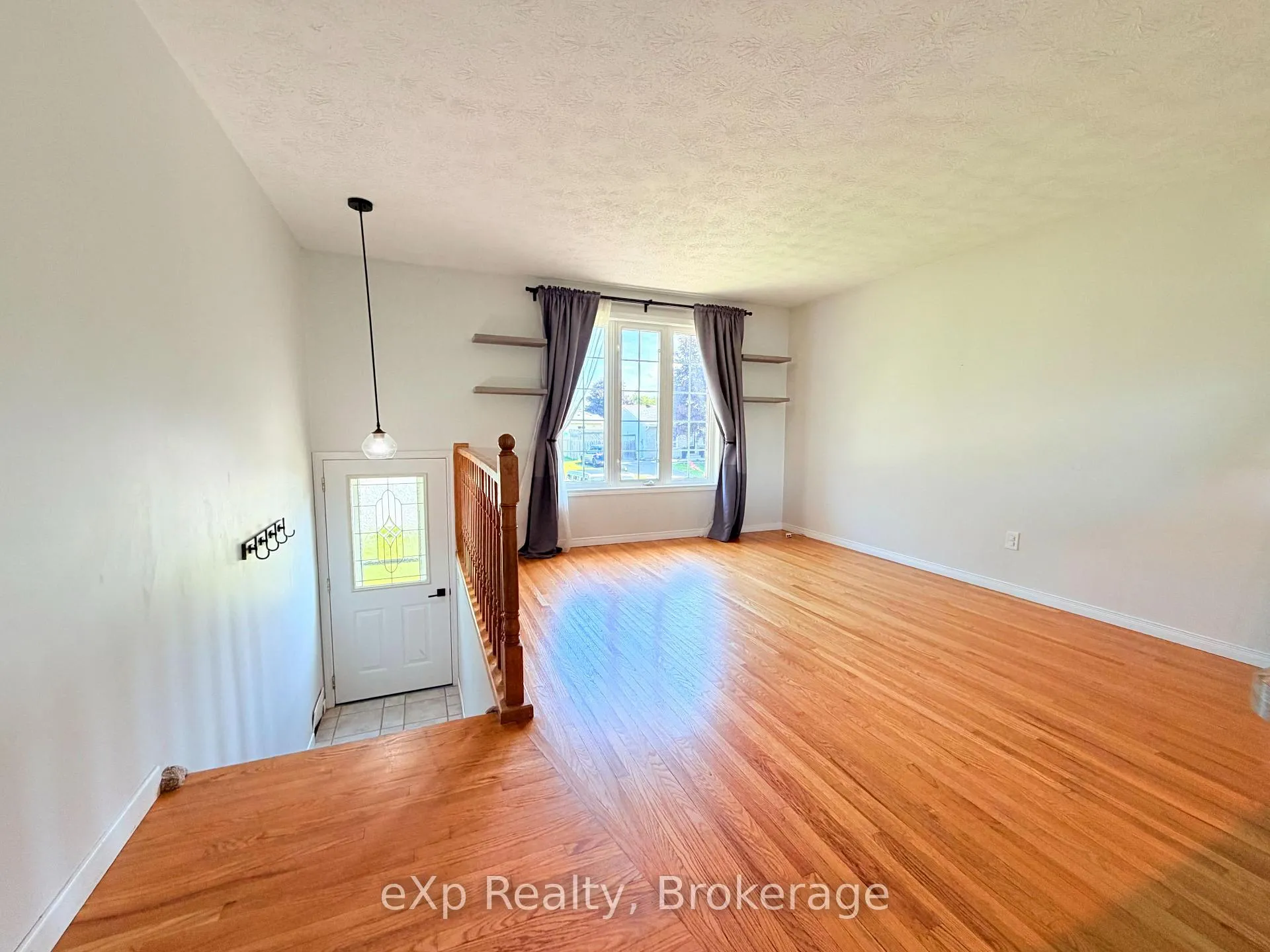 Photo 3 of 706 Brownell Drive, Kincardine — HOMEH