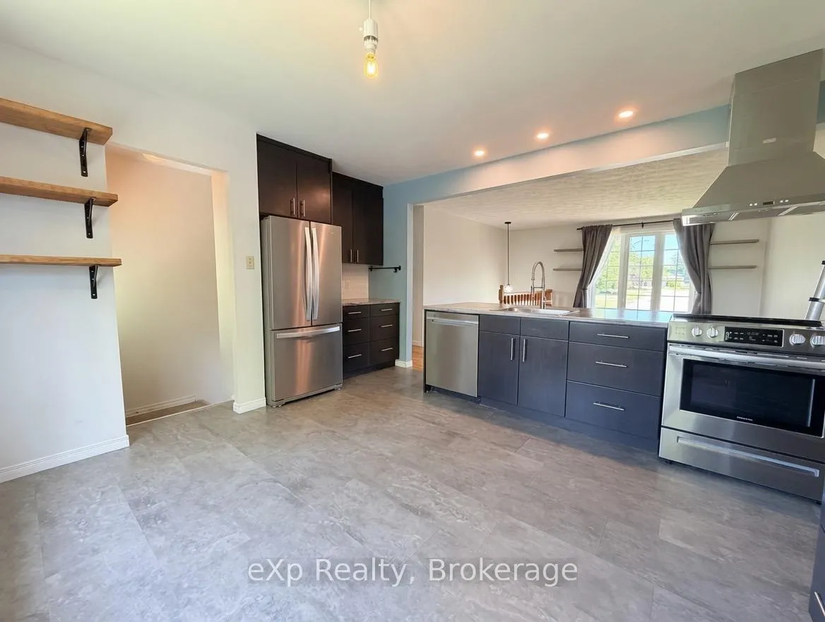 Photo 5 of 706 Brownell Drive, Kincardine — HOMEH