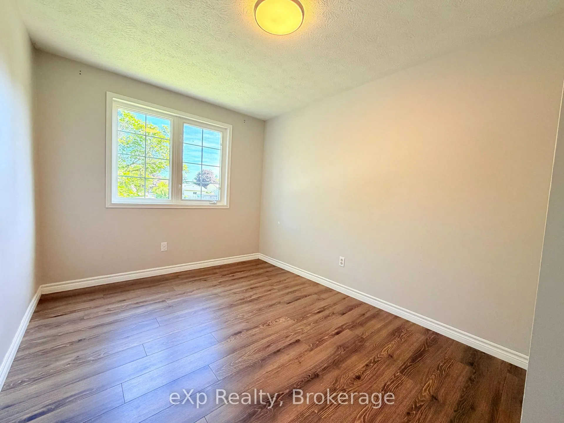 Photo 6 of 706 Brownell Drive, Kincardine — HOMEH