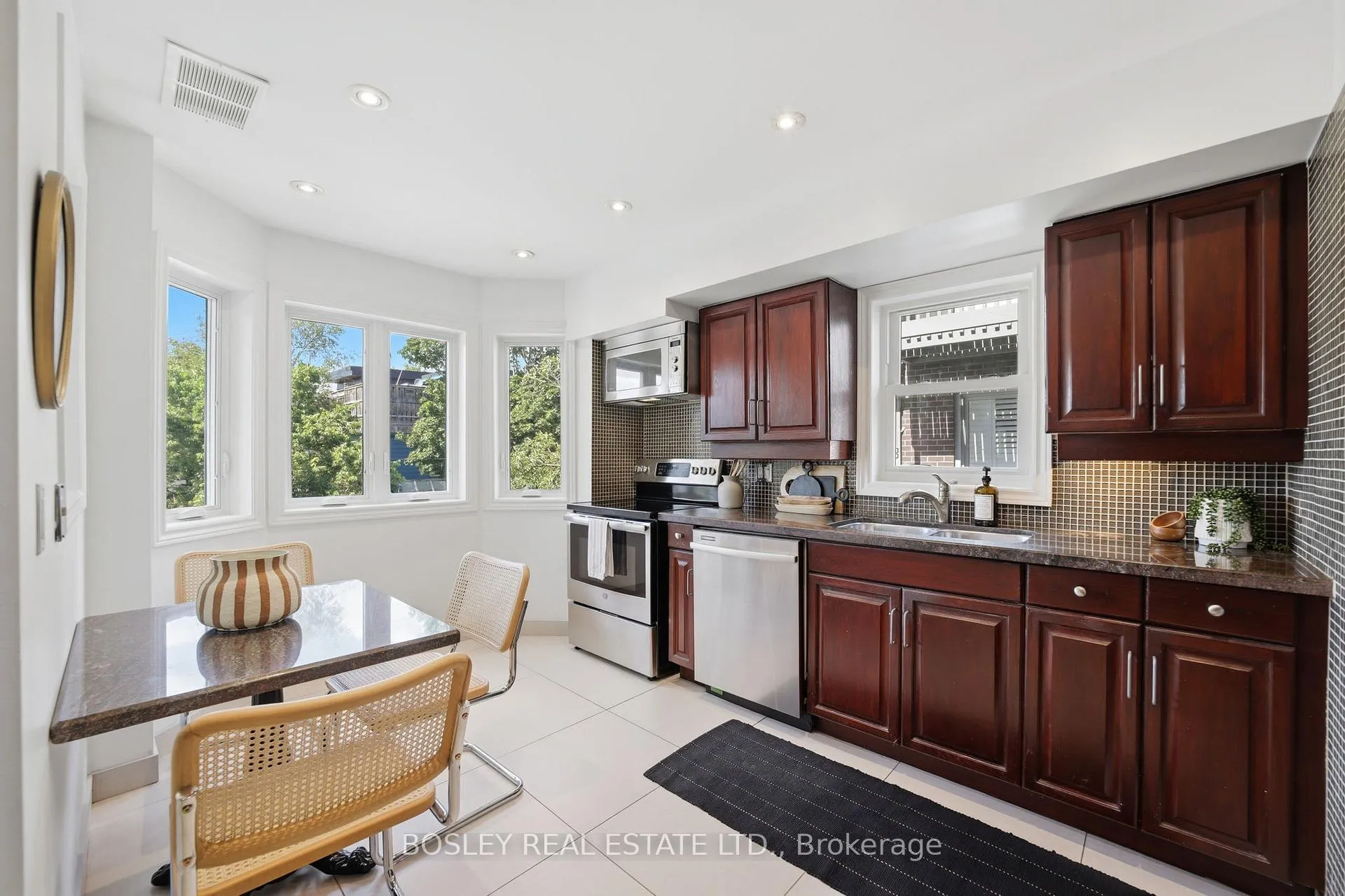 Photo 10 of Unit B, 889 Adelaide Street, Toronto, Niagara — HOMEH