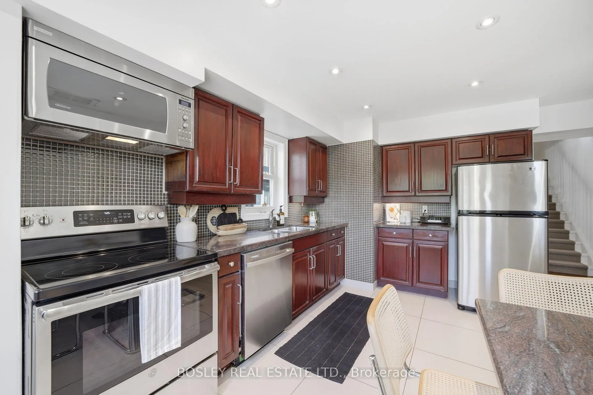 Photo 12 of Unit B, 889 Adelaide Street, Toronto, Niagara — HOMEH