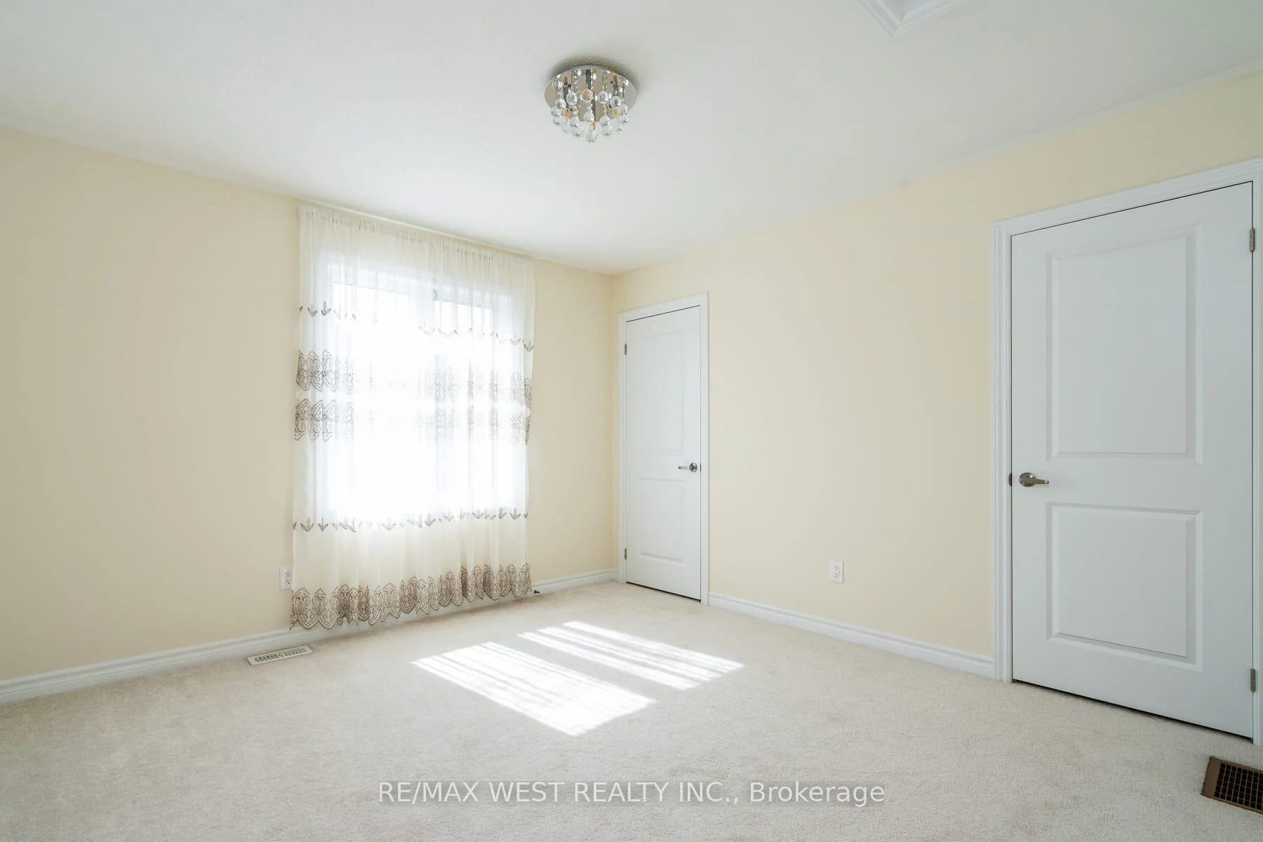 Photo 7 of 121 Allegra Drive, Wasaga Beach — HOMEH