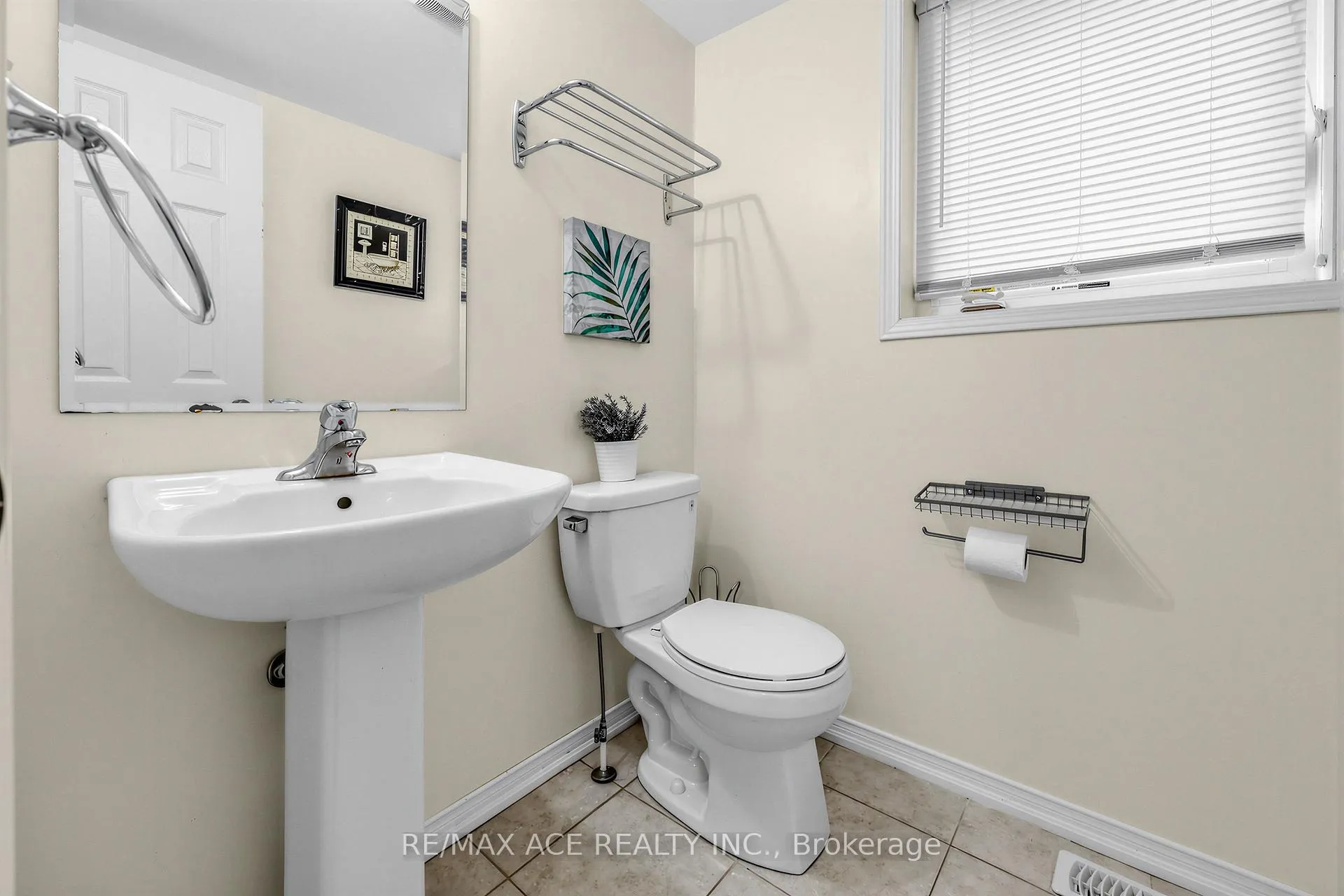Photo 9 of 902 Audley Road N, Ajax, Central East — HOMEH