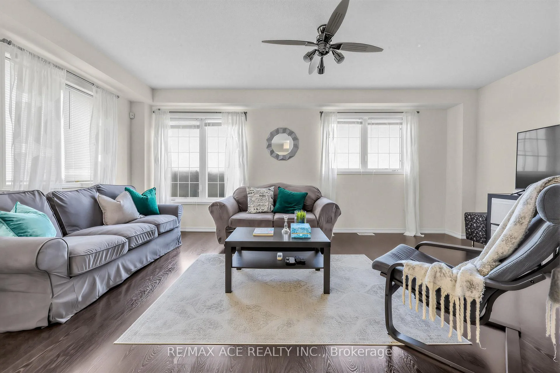 Photo 18 of 902 Audley Road N, Ajax, Central East — HOMEH