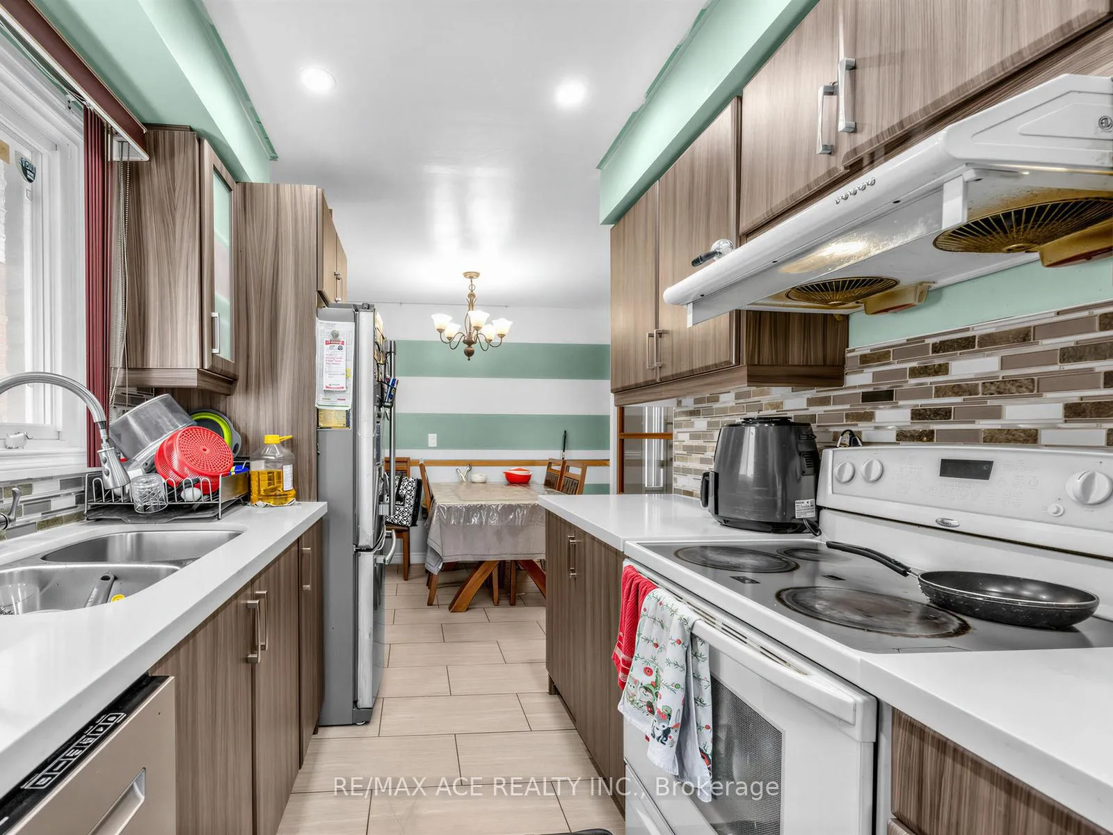 Photo 12 of Unit Main, 2173 Denby Drive, Pickering, Brock Ridge — HOMEH