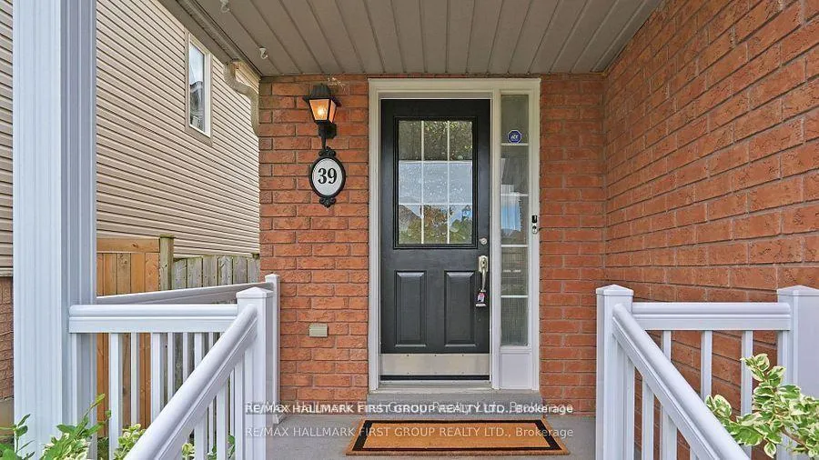 Photo 4 of 39 Robideau Place, Whitby, Pringle Creek — HOMEH