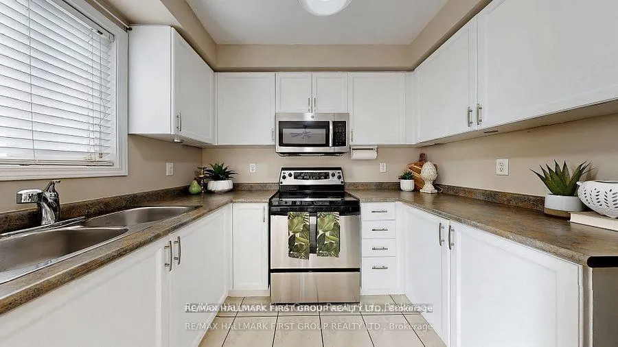 Photo 8 of 39 Robideau Place, Whitby, Pringle Creek — HOMEH