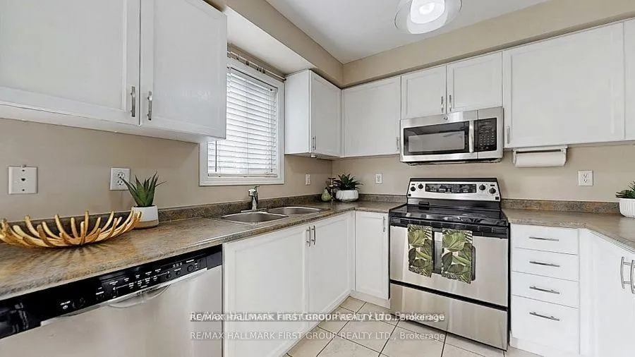 Photo 9 of 39 Robideau Place, Whitby, Pringle Creek — HOMEH