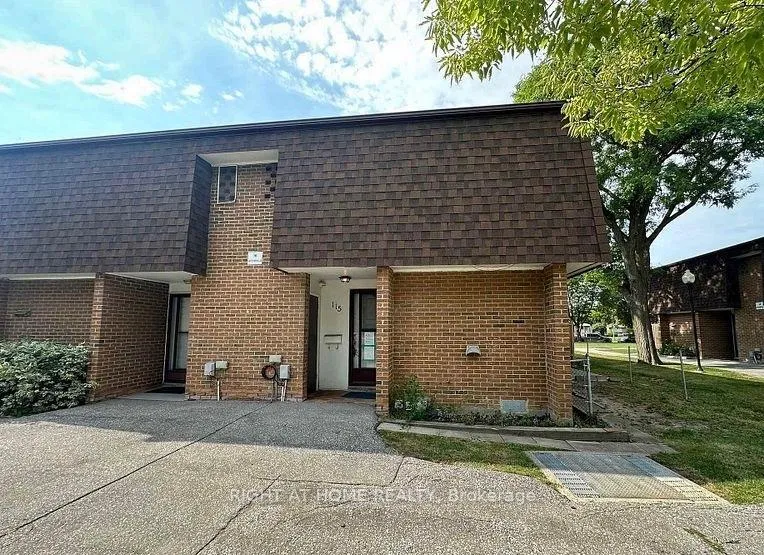 Front of Unit 115, 16 Litchfield Court