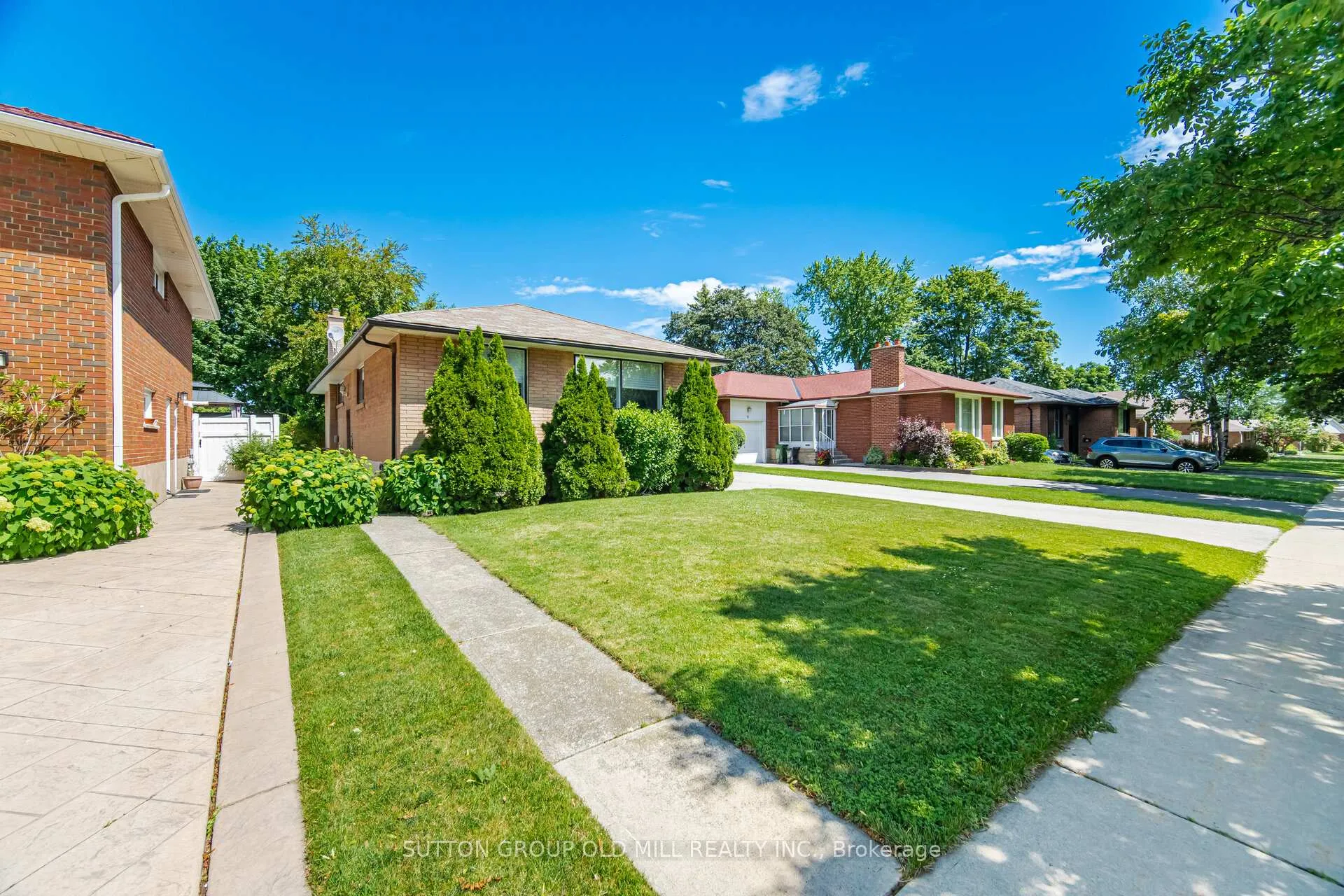 Photo 2 of 14 Shipley Road, Etobicoke, Willowridge-Martingrove-Richview — HOMEH