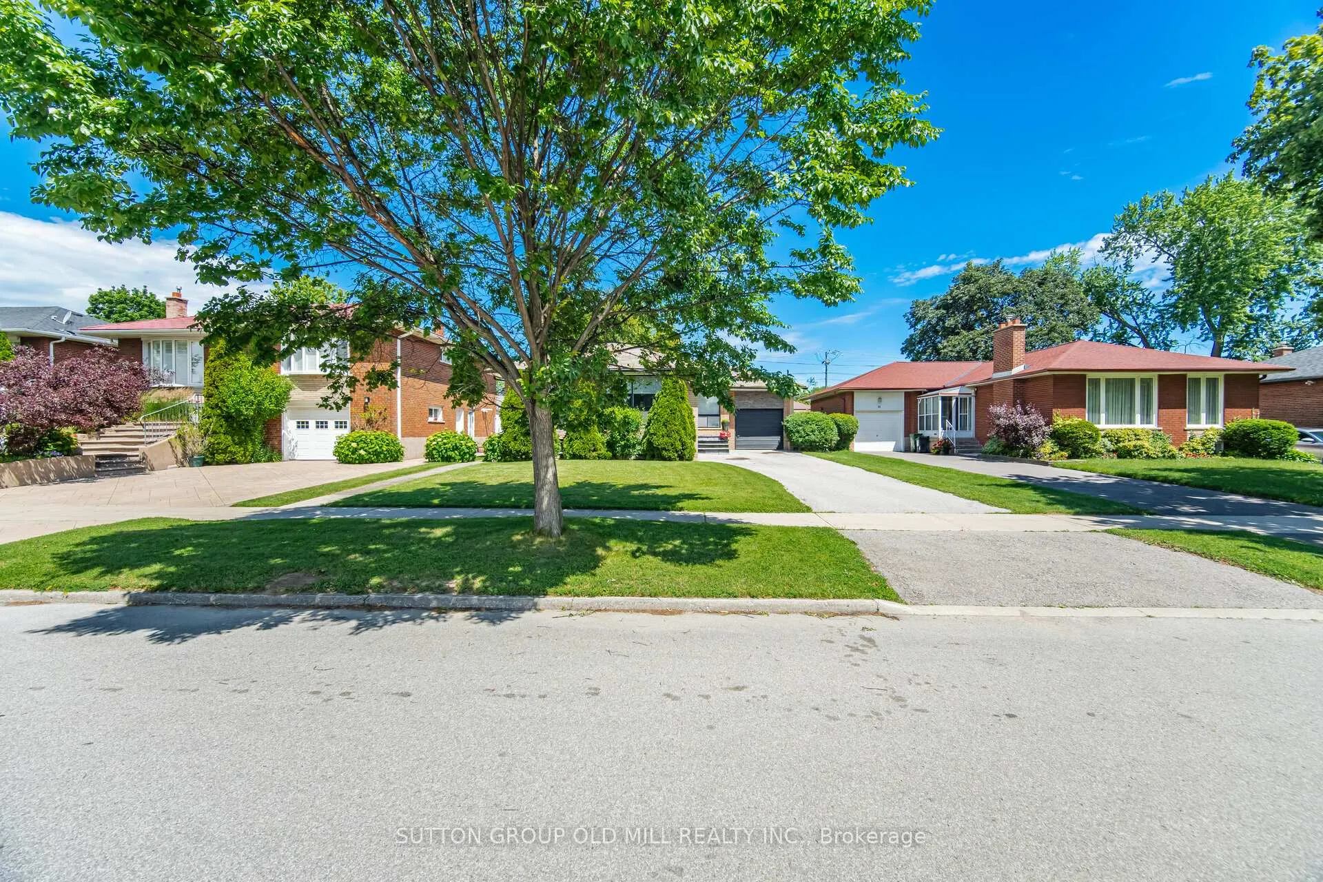 Photo 3 of 14 Shipley Road, Etobicoke, Willowridge-Martingrove-Richview — HOMEH