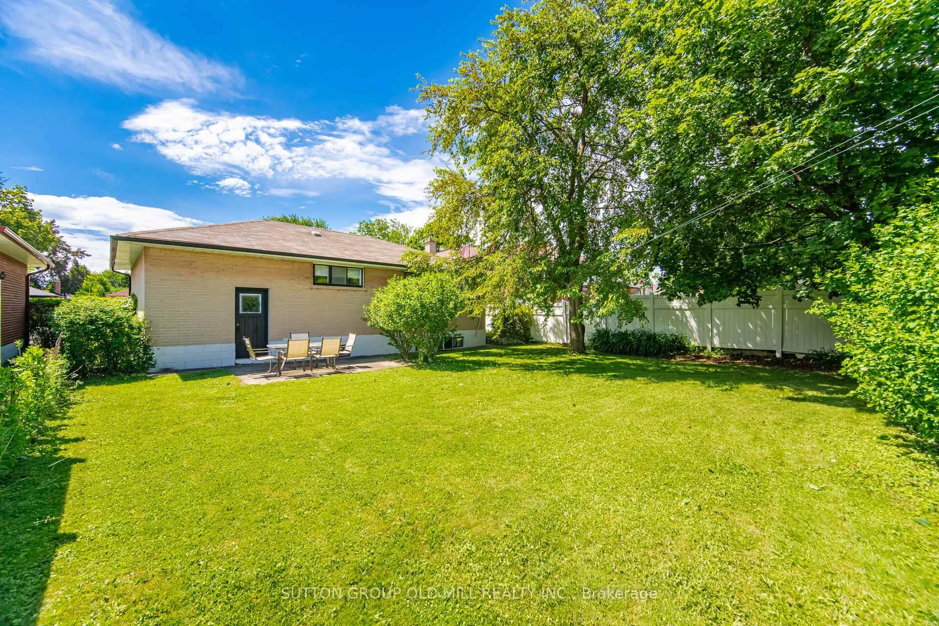 Photo 40 of 14 Shipley Road, Etobicoke, Willowridge-Martingrove-Richview — HOMEH
