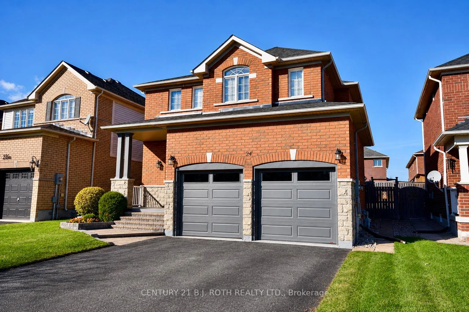 Photo 2 of 24 Connaught Lane, Barrie, Innis-Shore — HOMEH