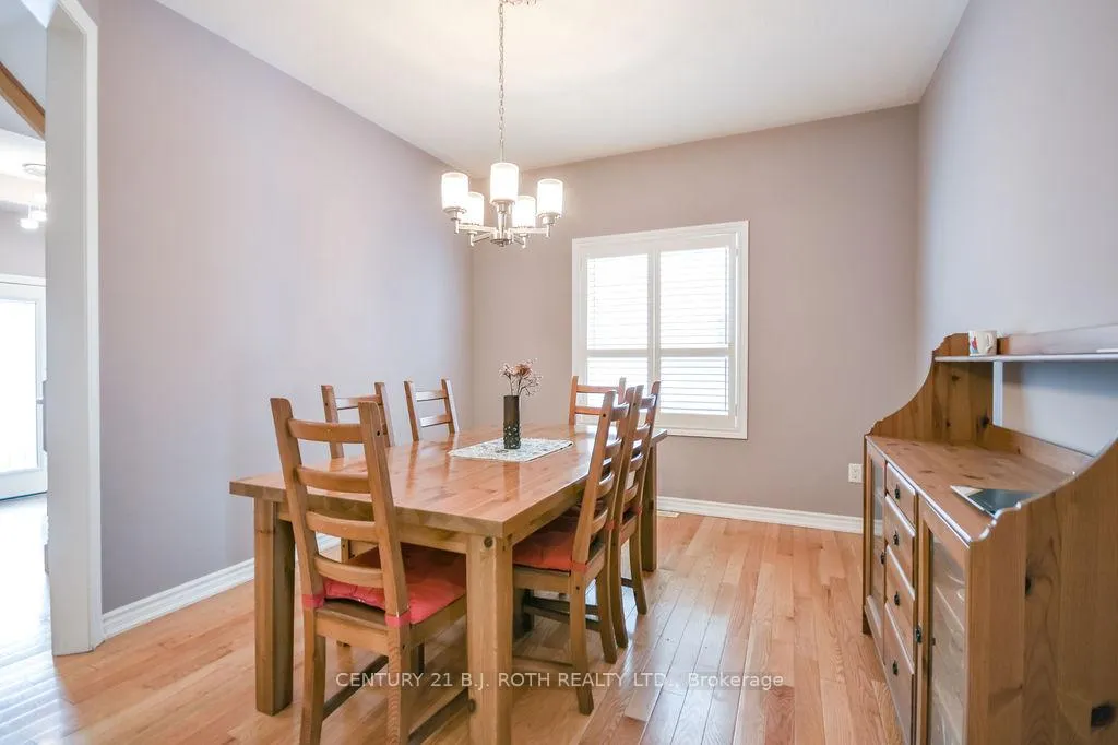 Photo 5 of 24 Connaught Lane, Barrie, Innis-Shore — HOMEH